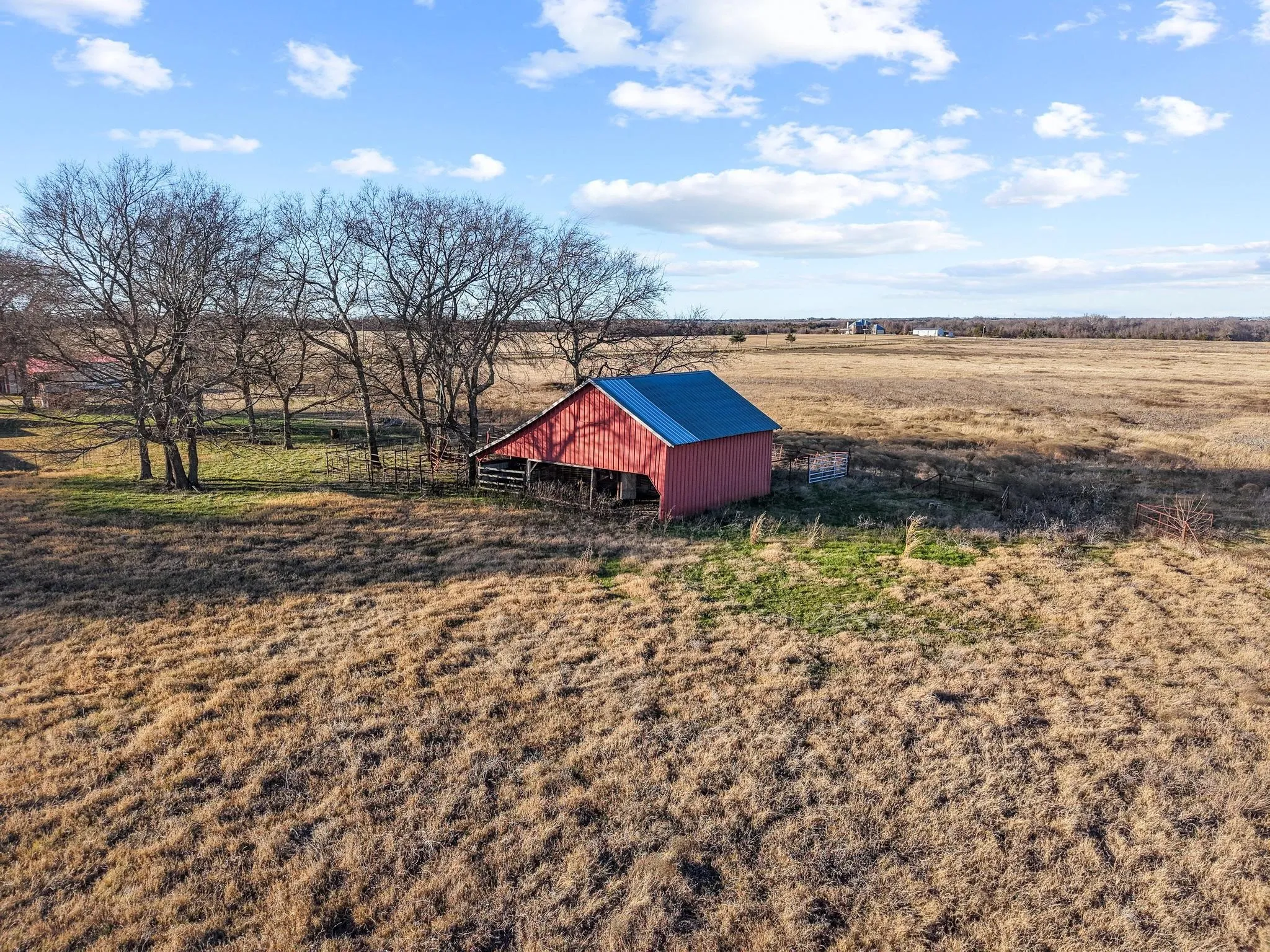 Single Family Residence For Sale in Lamar County , 1858 Farm Road 1506, Paris, Texas 75460, 2 Bedrooms, 2 Bathrooms, 2 Garage spaces, 2,101 Sqft, built in 1995, Price $795,000, mls#21341231, Real Estate Agent in Paris, Homes For Sale in Lamar county, Homes For Sale in Paris, Realtor in Paris Texas, Real Estate Brokerage Independent Realty Texas, Luminita Cordes Realtor