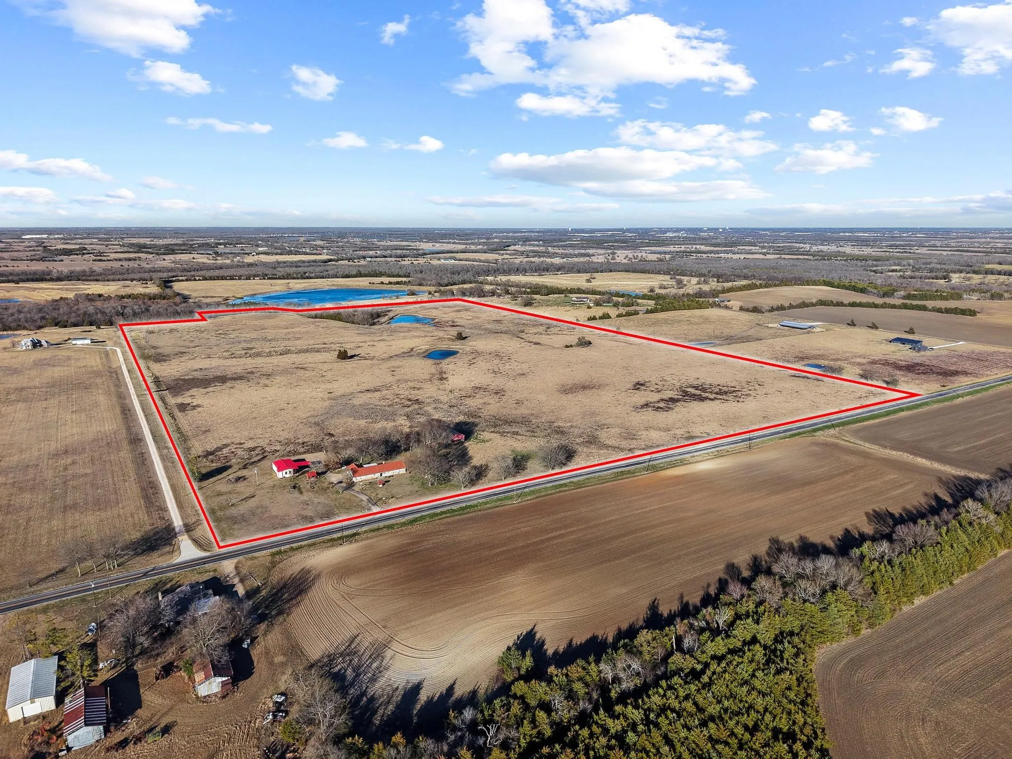 Single Family Residence For Sale in Lamar County , 1858 Farm Road 1506, Paris, Texas 75460, 2 Bedrooms, 2 Bathrooms, 2 Garage spaces, 2,101 Sqft, built in 1995, Price $795,000, mls#21341231, Real Estate Agent in Paris, Homes For Sale in Lamar county, Homes For Sale in Paris, Realtor in Paris Texas, Real Estate Brokerage Independent Realty Texas, Luminita Cordes Realtor