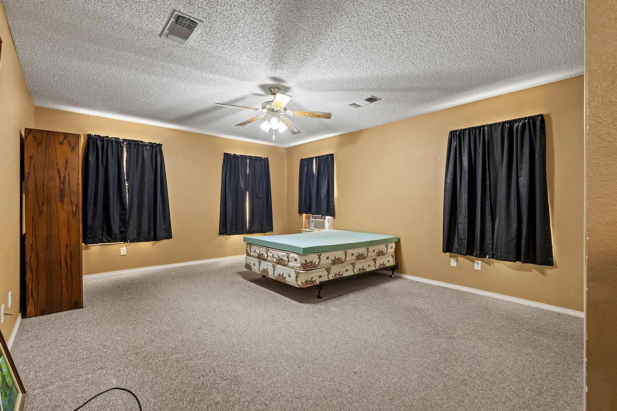 Single Family Residence For Sale in Lamar County , 1858 Farm Road 1506, Paris, Texas 75460, 2 Bedrooms, 2 Bathrooms, 2 Garage spaces, 2,101 Sqft, built in 1995, Price $795,000, mls#21341231, Real Estate Agent in Paris, Homes For Sale in Lamar county, Homes For Sale in Paris, Realtor in Paris Texas, Real Estate Brokerage Independent Realty Texas, Luminita Cordes Realtor