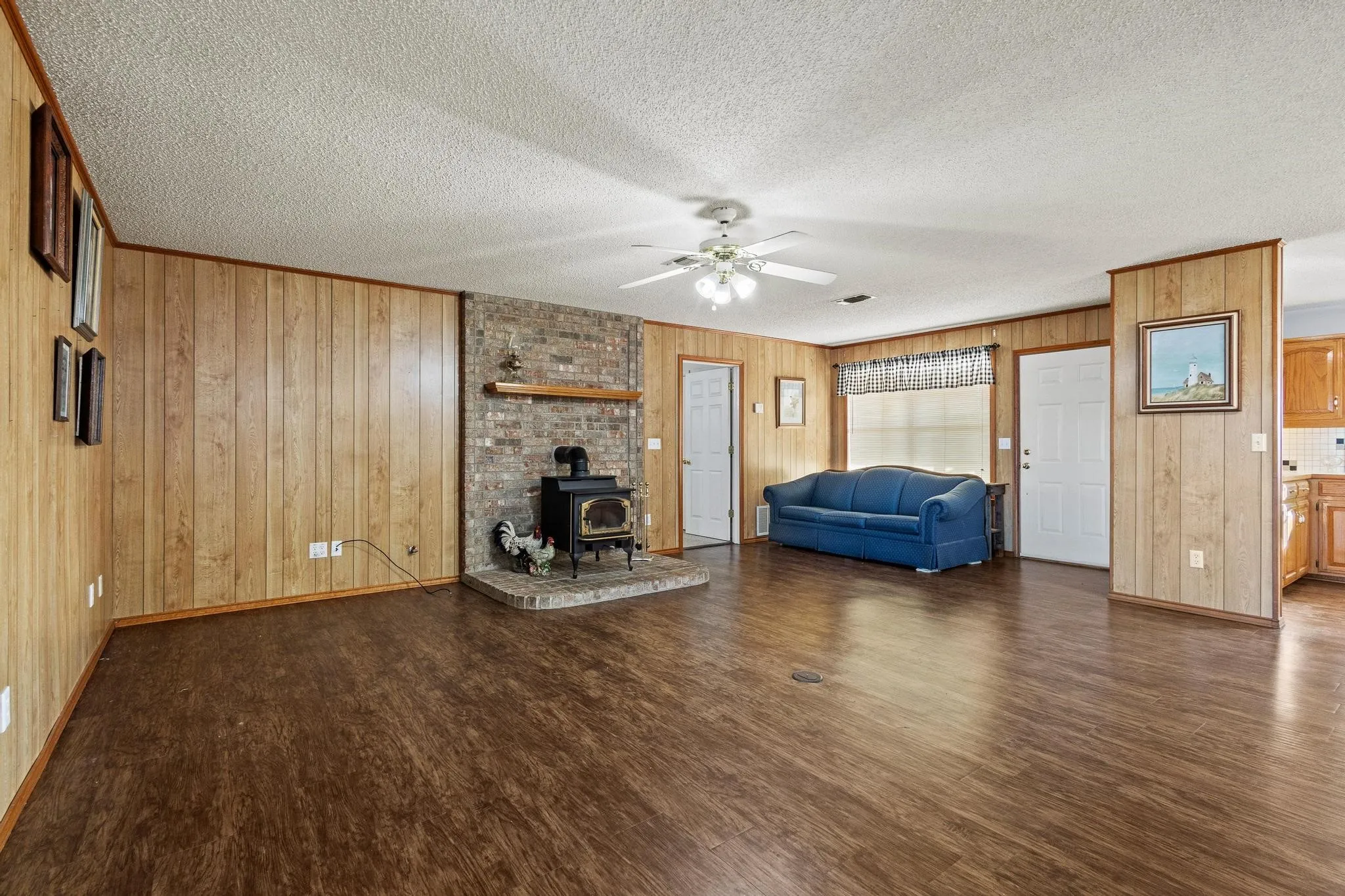 Single Family Residence For Sale in Lamar County , 1858 Farm Road 1506, Paris, Texas 75460, 2 Bedrooms, 2 Bathrooms, 2 Garage spaces, 2,101 Sqft, built in 1995, Price $795,000, mls#21341231, Real Estate Agent in Paris, Homes For Sale in Lamar county, Homes For Sale in Paris, Realtor in Paris Texas, Real Estate Brokerage Independent Realty Texas, Luminita Cordes Realtor