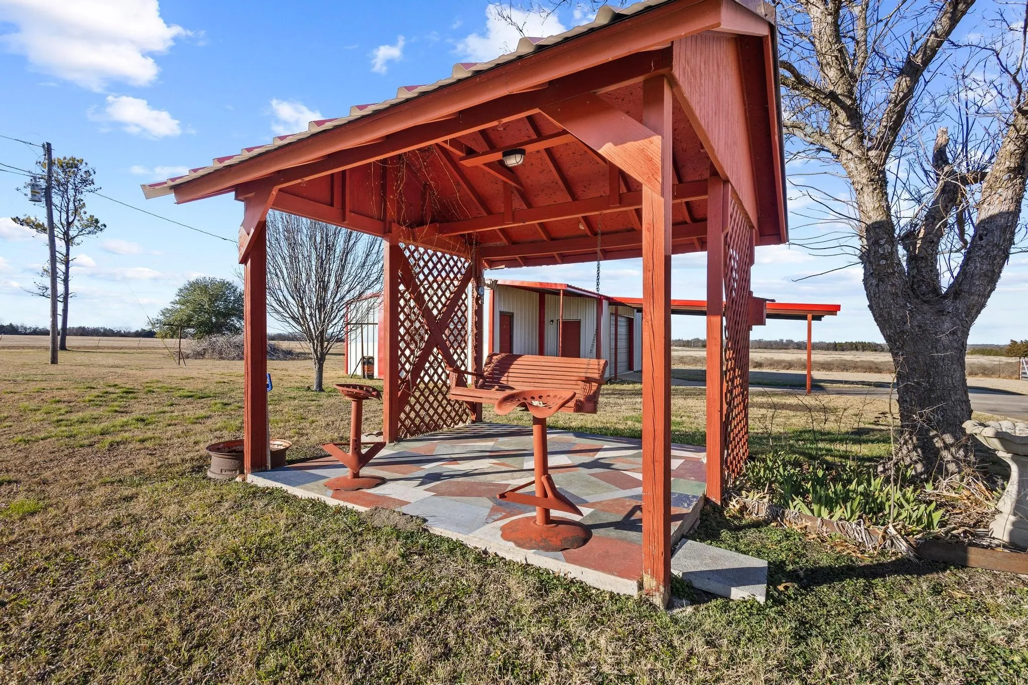 Single Family Residence For Sale in Lamar County , 1858 Farm Road 1506, Paris, Texas 75460, 2 Bedrooms, 2 Bathrooms, 2 Garage spaces, 2,101 Sqft, built in 1995, Price $795,000, mls#21341231, Real Estate Agent in Paris, Homes For Sale in Lamar county, Homes For Sale in Paris, Realtor in Paris Texas, Real Estate Brokerage Independent Realty Texas, Luminita Cordes Realtor