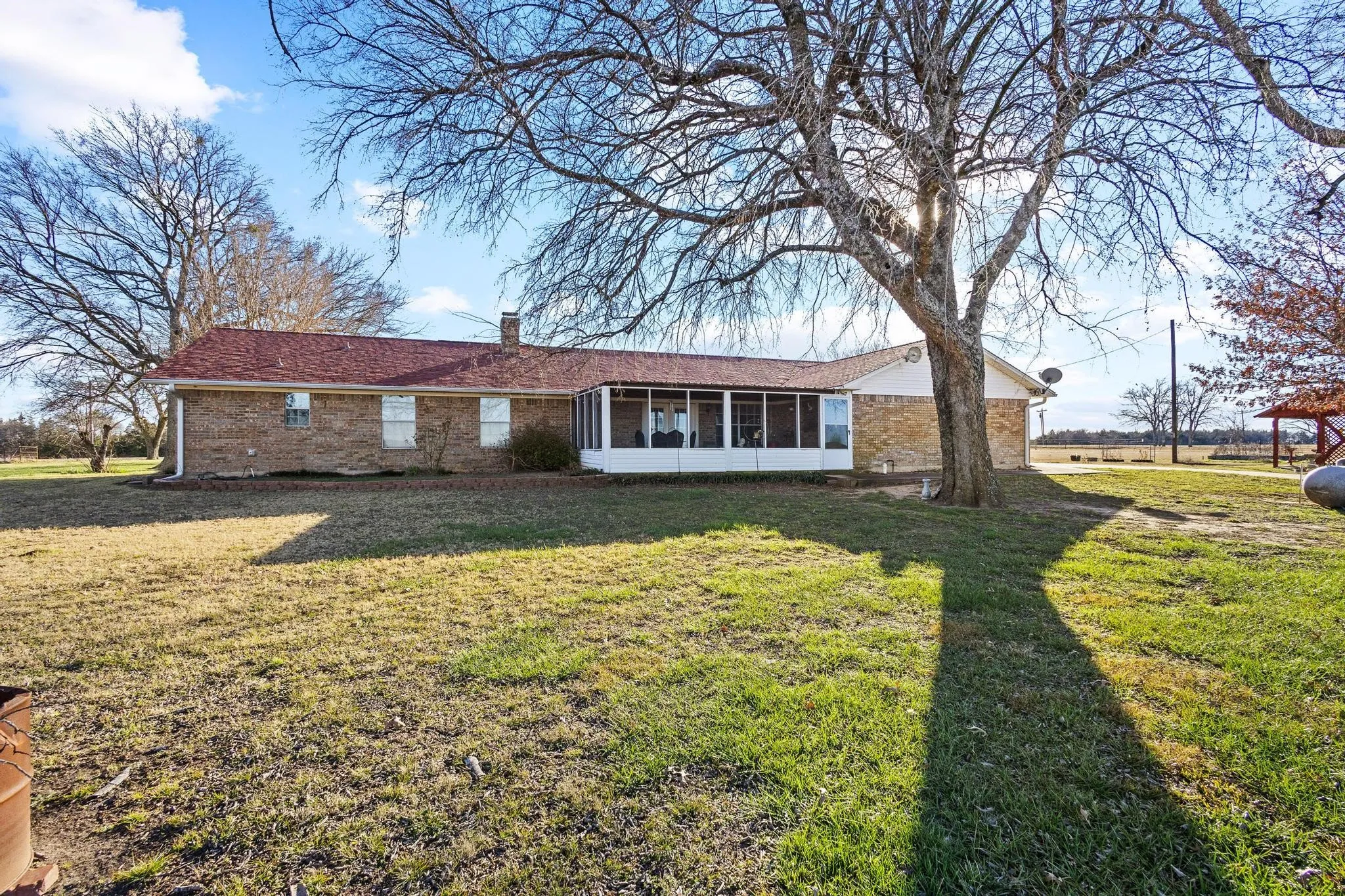 Single Family Residence For Sale in Lamar County , 1858 Farm Road 1506, Paris, Texas 75460, 2 Bedrooms, 2 Bathrooms, 2 Garage spaces, 2,101 Sqft, built in 1995, Price $795,000, mls#21341231, Real Estate Agent in Paris, Homes For Sale in Lamar county, Homes For Sale in Paris, Realtor in Paris Texas, Real Estate Brokerage Independent Realty Texas, Luminita Cordes Realtor