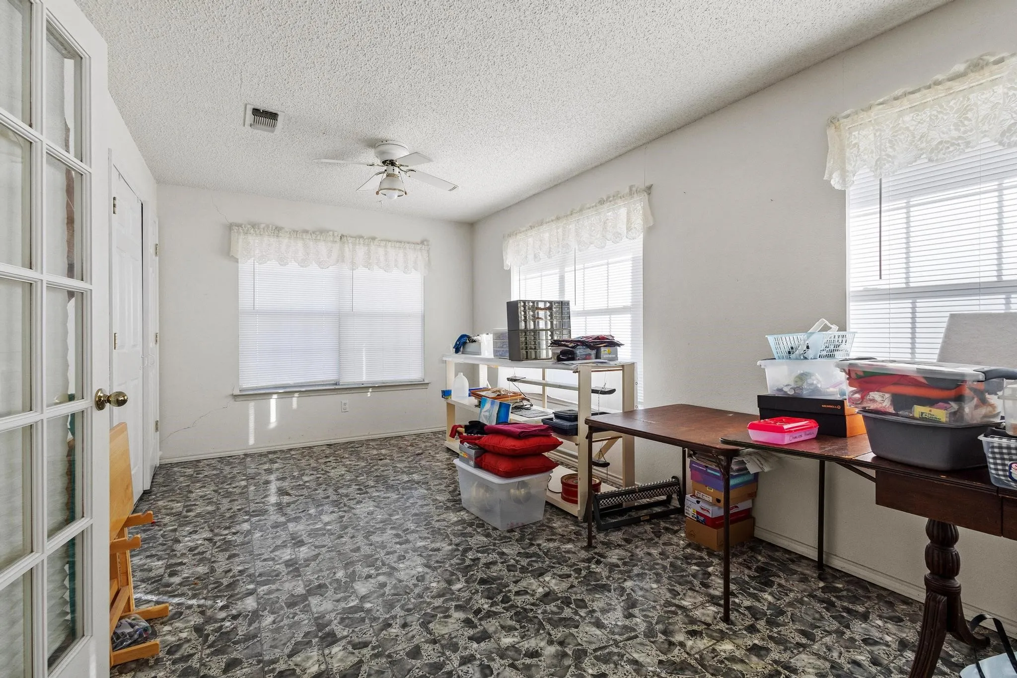 Single Family Residence For Sale in Lamar County , 1858 Farm Road 1506, Paris, Texas 75460, 2 Bedrooms, 2 Bathrooms, 2 Garage spaces, 2,101 Sqft, built in 1995, Price $795,000, mls#21341231, Real Estate Agent in Paris, Homes For Sale in Lamar county, Homes For Sale in Paris, Realtor in Paris Texas, Real Estate Brokerage Independent Realty Texas, Luminita Cordes Realtor