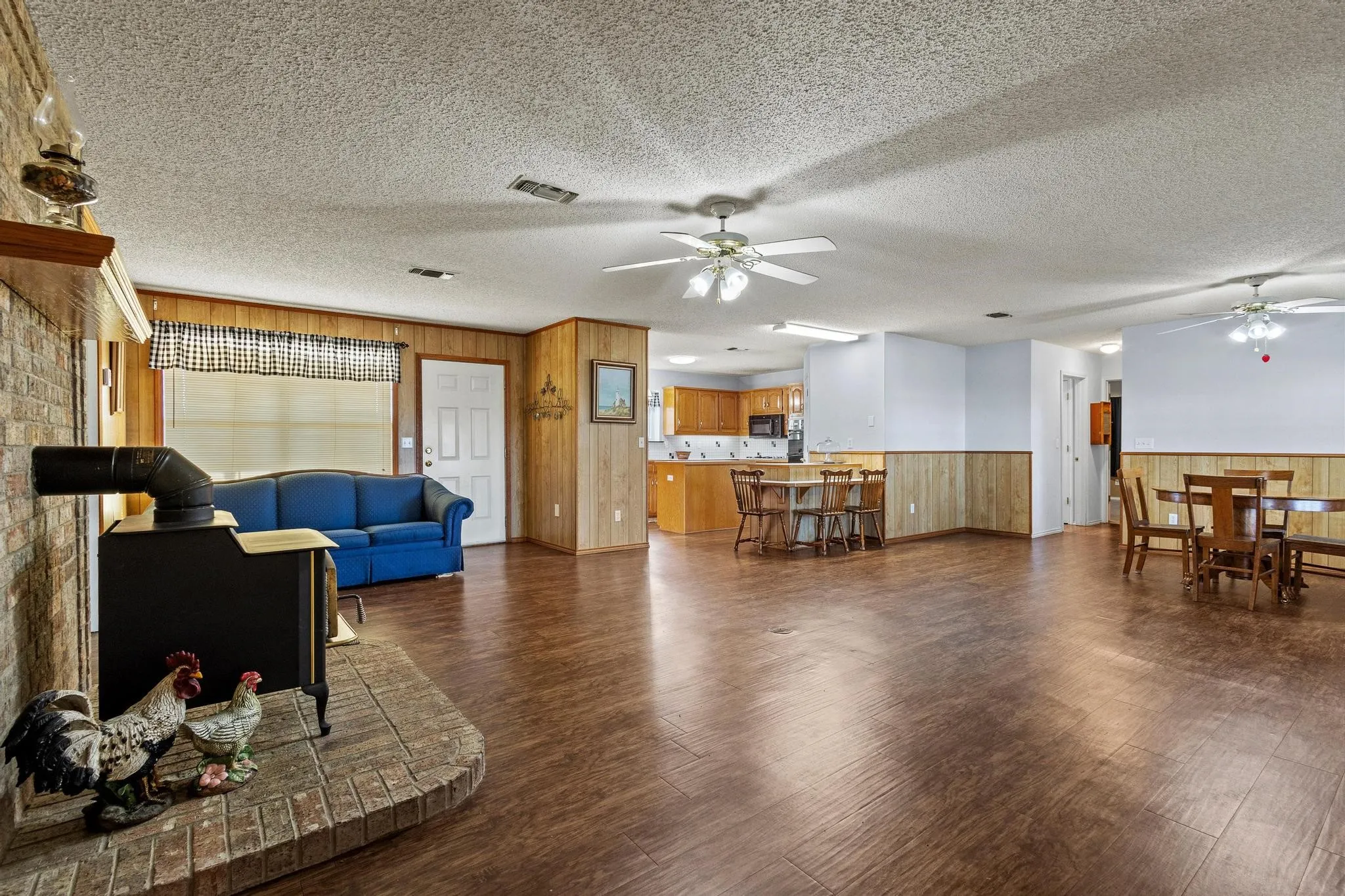 Single Family Residence For Sale in Lamar County , 1858 Farm Road 1506, Paris, Texas 75460, 2 Bedrooms, 2 Bathrooms, 2 Garage spaces, 2,101 Sqft, built in 1995, Price $795,000, mls#21341231, Real Estate Agent in Paris, Homes For Sale in Lamar county, Homes For Sale in Paris, Realtor in Paris Texas, Real Estate Brokerage Independent Realty Texas, Luminita Cordes Realtor
