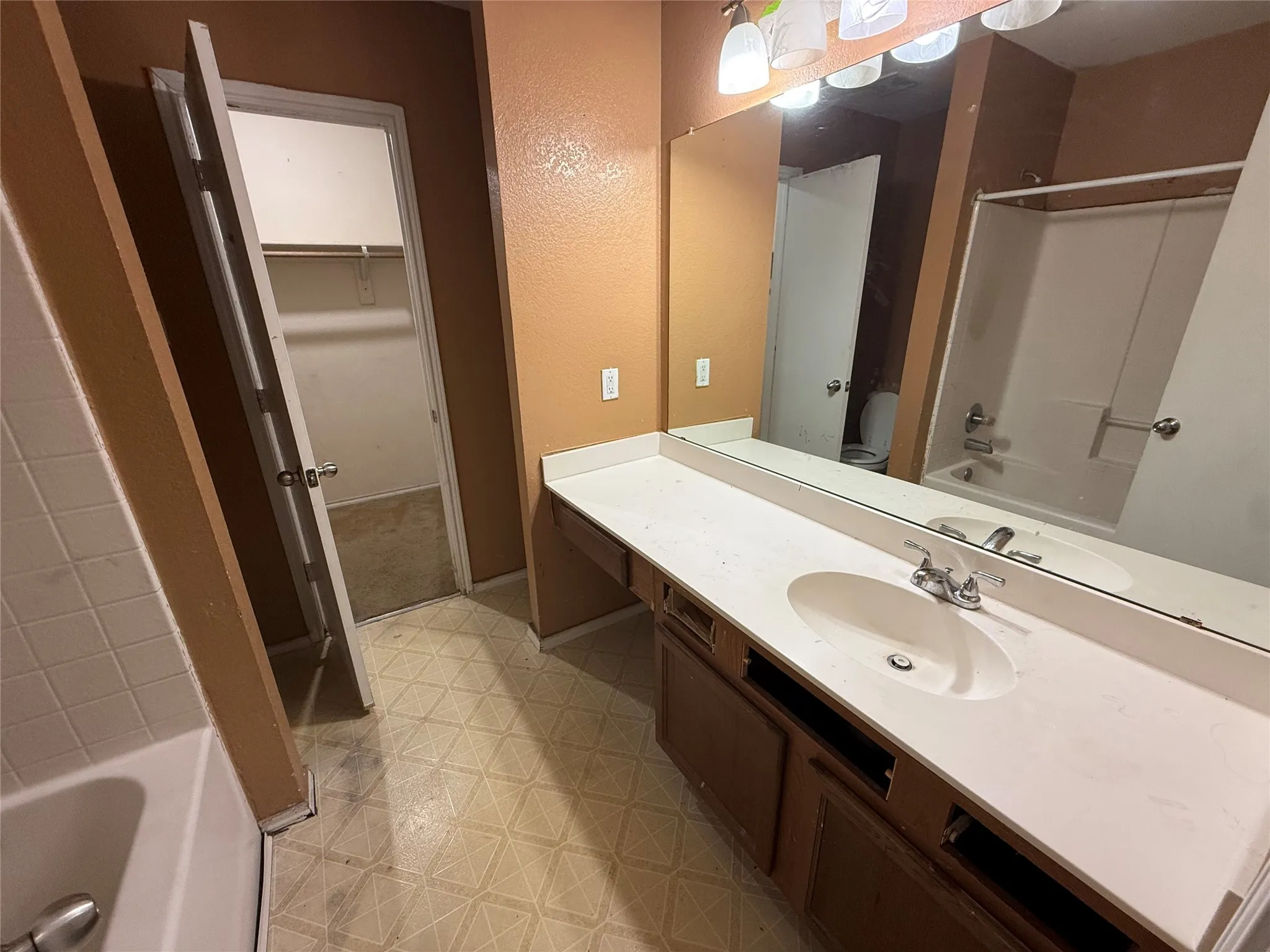 Single Family Residence For Sale in Dallas County , 9916 Crystal Valley Way, Dallas, Texas 75227, 3 Bedroom, 2 Bathroom, 2 Garage spaces, 1,098 Sqft, built in 2005, mls#21341243, Real Estate Agent in Dallas, Homes For Sale in Dallas county, Homes For Sale in Dallas, Realtor in Dallas Texas, Real Estate Brokerage Independent Realty Texas, Luminita Cordes Realtor