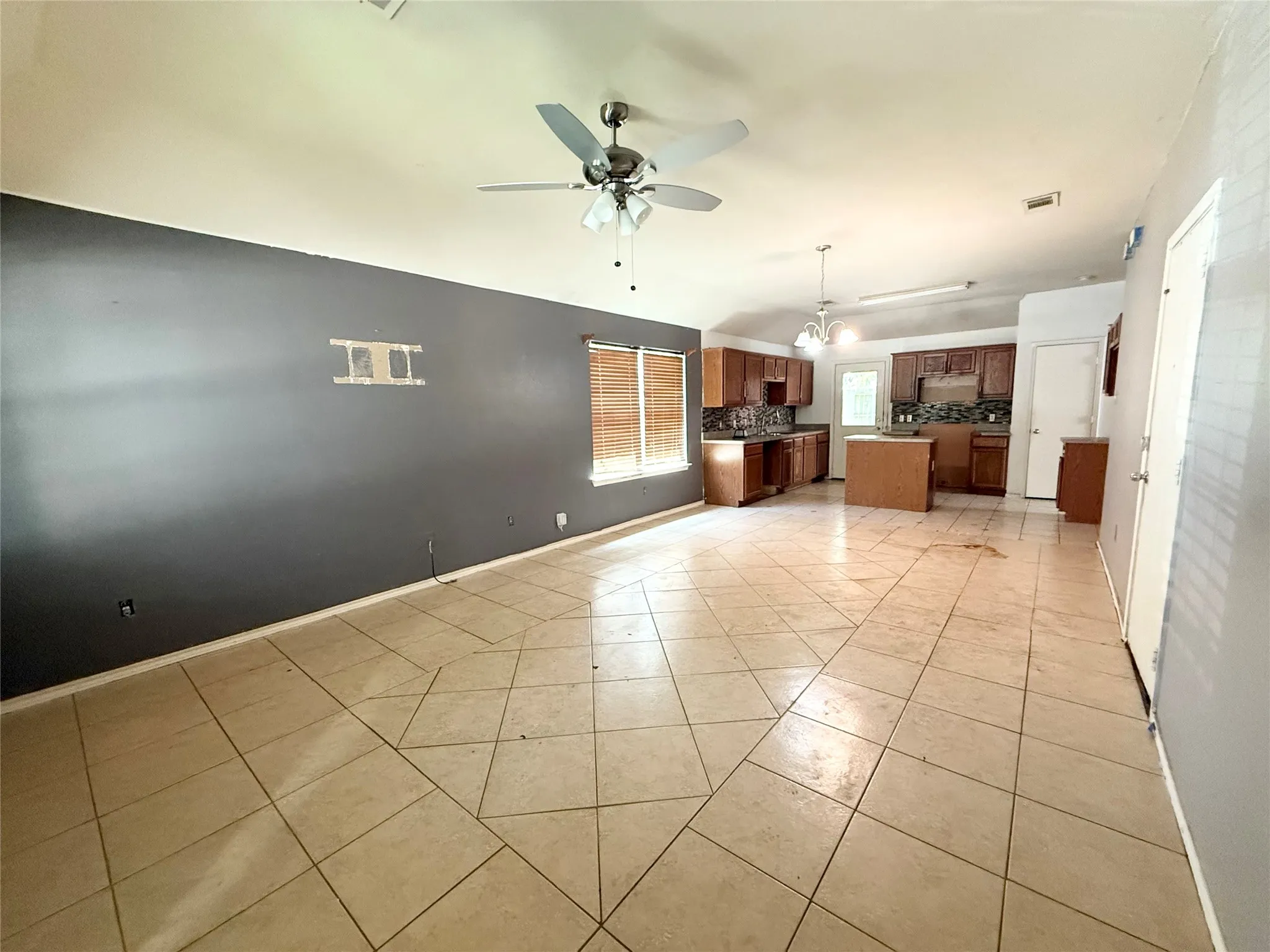 Single Family Residence For Sale in Dallas County , 9916 Crystal Valley Way, Dallas, Texas 75227, 3 Bedroom, 2 Bathroom, 2 Garage spaces, 1,098 Sqft, built in 2005, mls#21341243, Real Estate Agent in Dallas, Homes For Sale in Dallas county, Homes For Sale in Dallas, Realtor in Dallas Texas, Real Estate Brokerage Independent Realty Texas, Luminita Cordes Realtor