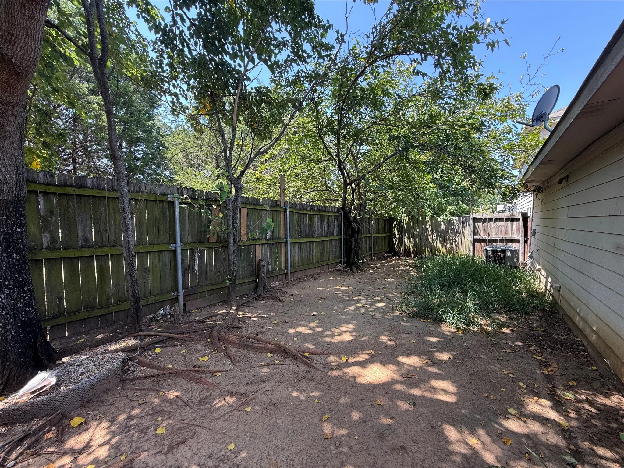 Single Family Residence For Sale in Dallas County , 9916 Crystal Valley Way, Dallas, Texas 75227, 3 Bedroom, 2 Bathroom, 2 Garage spaces, 1,098 Sqft, built in 2005, mls#21341243, Real Estate Agent in Dallas, Homes For Sale in Dallas county, Homes For Sale in Dallas, Realtor in Dallas Texas, Real Estate Brokerage Independent Realty Texas, Luminita Cordes Realtor