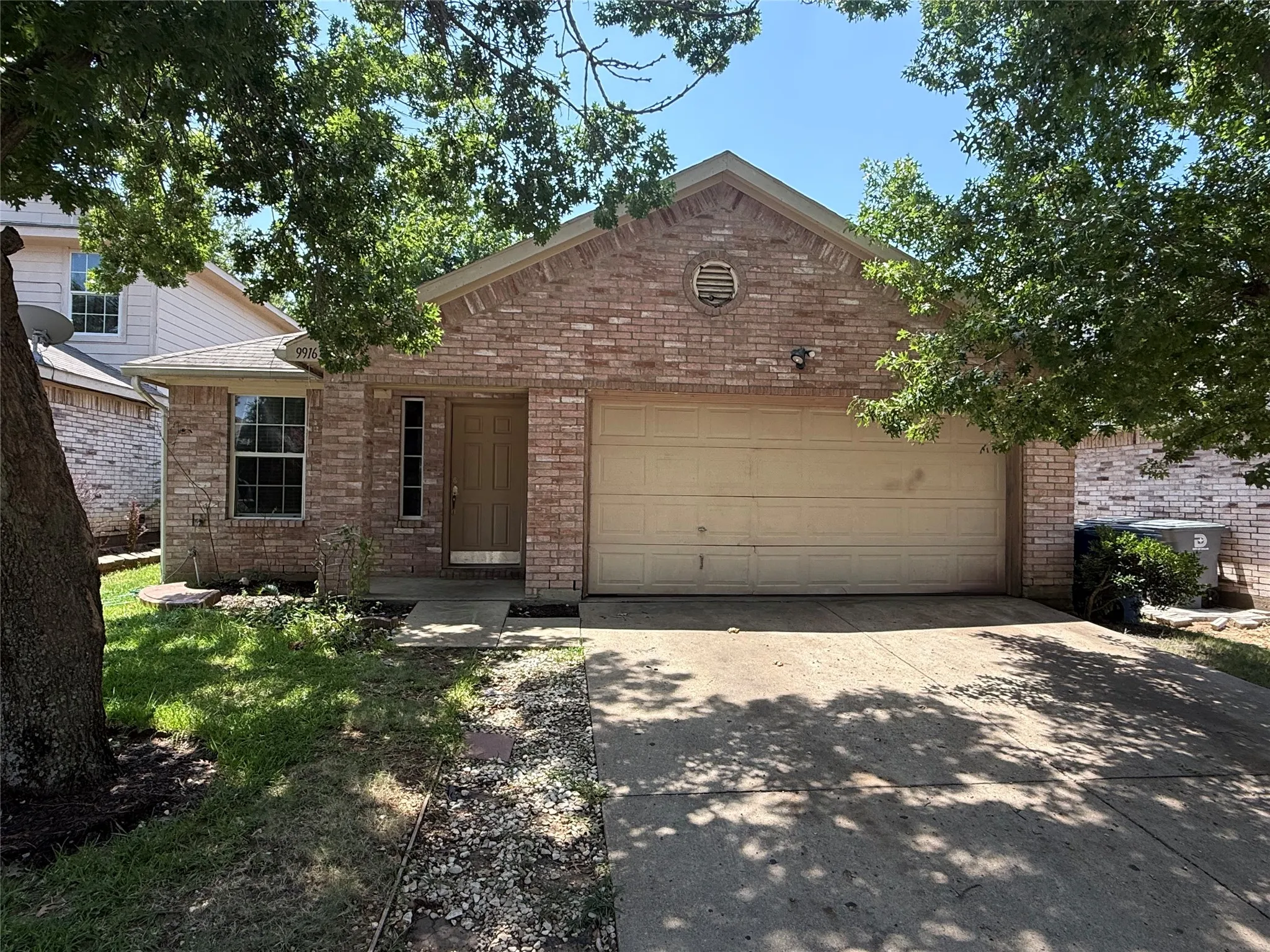 Single Family Residence For Sale in Dallas County , 9916 Crystal Valley Way, Dallas, Texas 75227, 3 Bedroom, 2 Bathroom, 2 Garage spaces, 1,098 Sqft, built in 2005, mls#21341243, Real Estate Agent in Dallas, Homes For Sale in Dallas county, Homes For Sale in Dallas, Realtor in Dallas Texas, Real Estate Brokerage Independent Realty Texas, Luminita Cordes Realtor