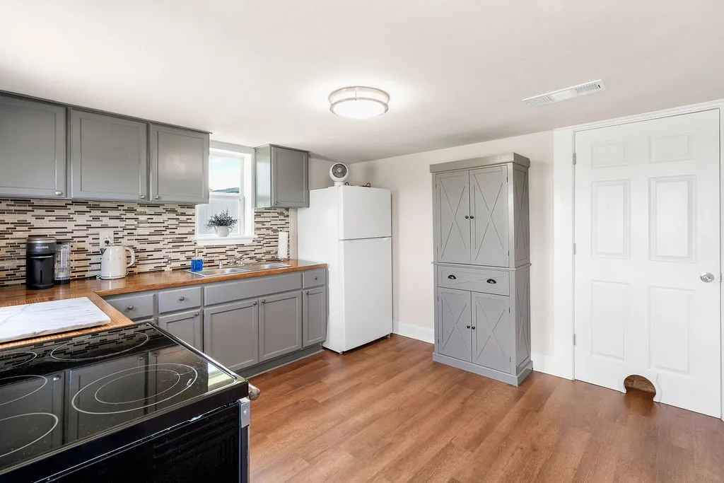 Single Family Residence For Sale in Cass County , 8869 County Road 1617, Avinger, Texas 75630, 2 Bedrooms, 1 Bathroom, Garage spaces, 1,136 Sqft, built in 1940, Price $212,000, mls#21310637, Real Estate Agent in Avinger, Homes For Sale in Cass county, Homes For Sale in Avinger, Realtor in Avinger Texas, Real Estate Brokerage Independent Realty Texas, Luminita Cordes Realtor