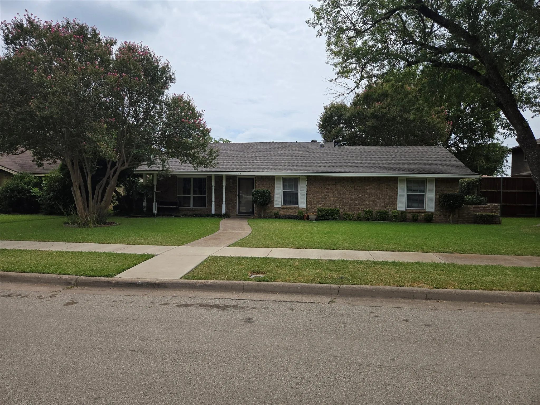 Single Family Residence For Sale in Dallas County , 238 Linda Lane, Duncanville, Texas 75137, 3 Bedroom, 2 Bathroom, 1 Garage spaces, 1,786 Sqft, built in 1969, mls#21341246, Real Estate Agent in Duncanville, Homes For Sale in Dallas county, Homes For Sale in Duncanville, Realtor in Duncanville Texas, Real Estate Brokerage Independent Realty Texas, Luminita Cordes Realtor