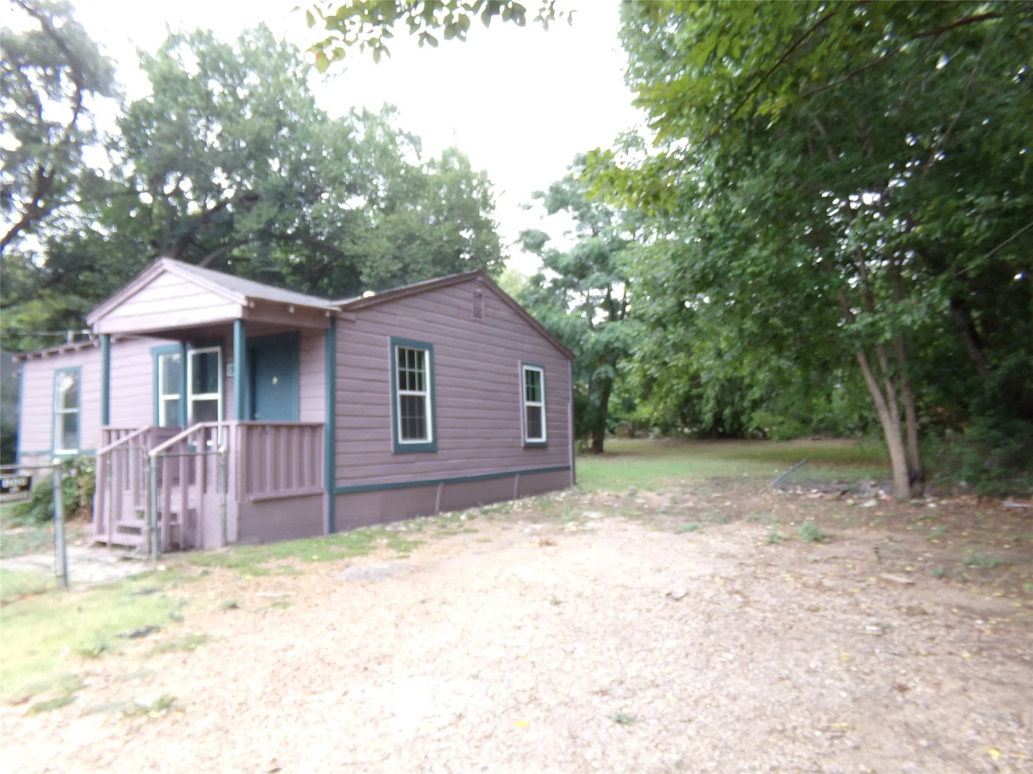 Single Family Residence For Sale in Dallas County , 1310 Carroll Avenue, Duncanville, Texas 75137, 3 Bedroom, 1 Bathroom, Garage spaces, 852 Sqft, built in 1952, mls#21340183, Real Estate Agent in Duncanville, Homes For Sale in Dallas county, Homes For Sale in Duncanville, Realtor in Duncanville Texas, Real Estate Brokerage Independent Realty Texas, Luminita Cordes Realtor