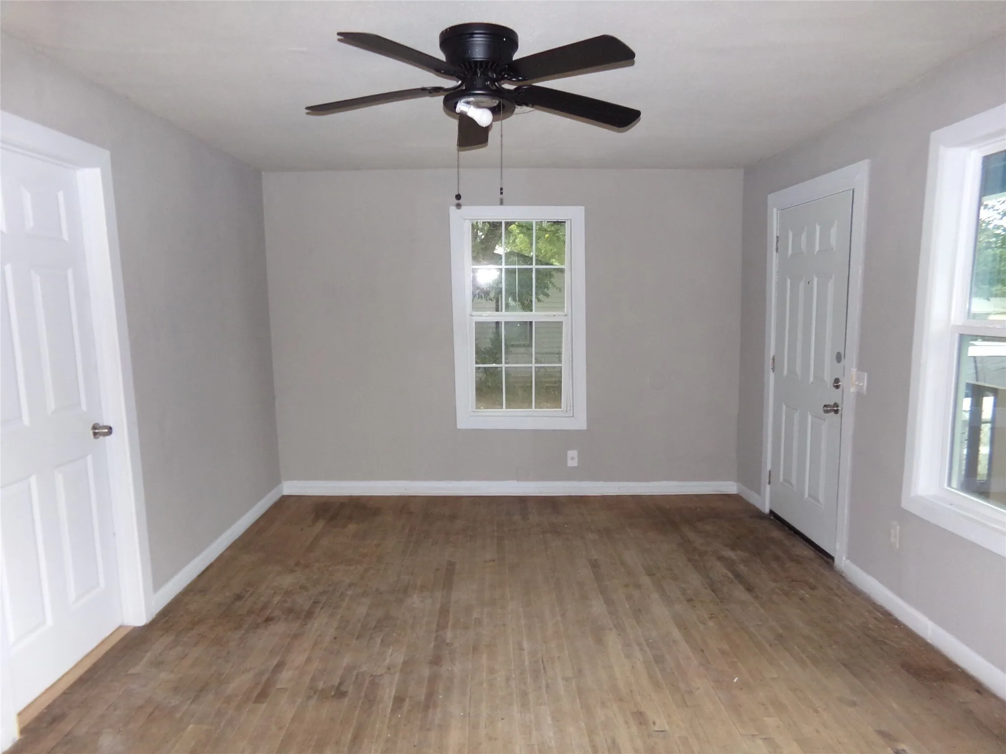 Single Family Residence For Sale in Dallas County , 1310 Carroll Avenue, Duncanville, Texas 75137, 3 Bedroom, 1 Bathroom, Garage spaces, 852 Sqft, built in 1952, mls#21340183, Real Estate Agent in Duncanville, Homes For Sale in Dallas county, Homes For Sale in Duncanville, Realtor in Duncanville Texas, Real Estate Brokerage Independent Realty Texas, Luminita Cordes Realtor