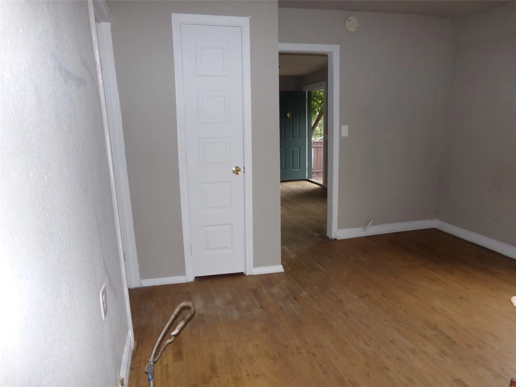 Hardwood flooring extending throughout the room