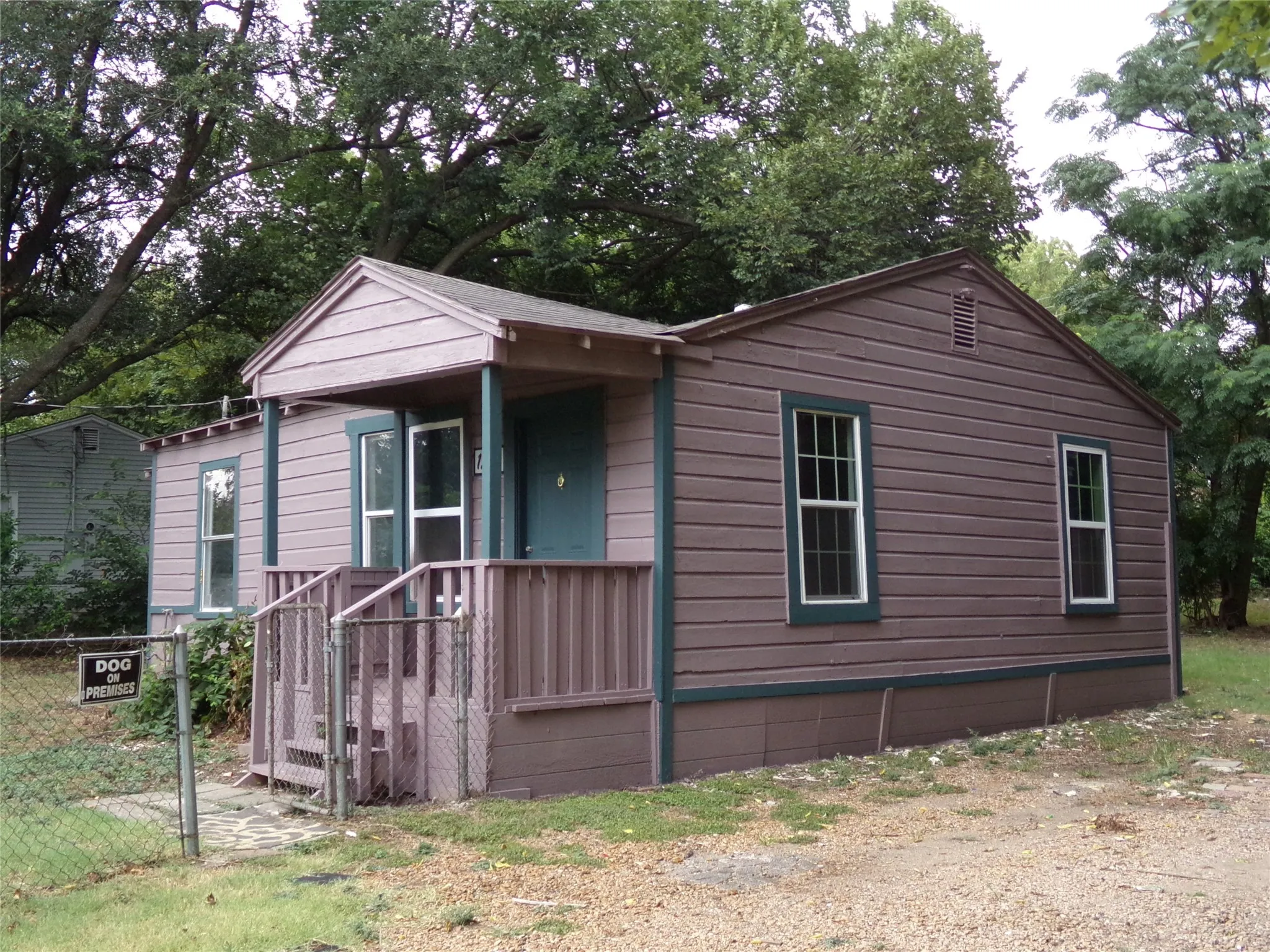 Single Family Residence For Sale in Dallas County , 1310 Carroll Avenue, Duncanville, Texas 75137, 3 Bedroom, 1 Bathroom, Garage spaces, 852 Sqft, built in 1952, mls#21340183, Real Estate Agent in Duncanville, Homes For Sale in Dallas county, Homes For Sale in Duncanville, Realtor in Duncanville Texas, Real Estate Brokerage Independent Realty Texas, Luminita Cordes Realtor