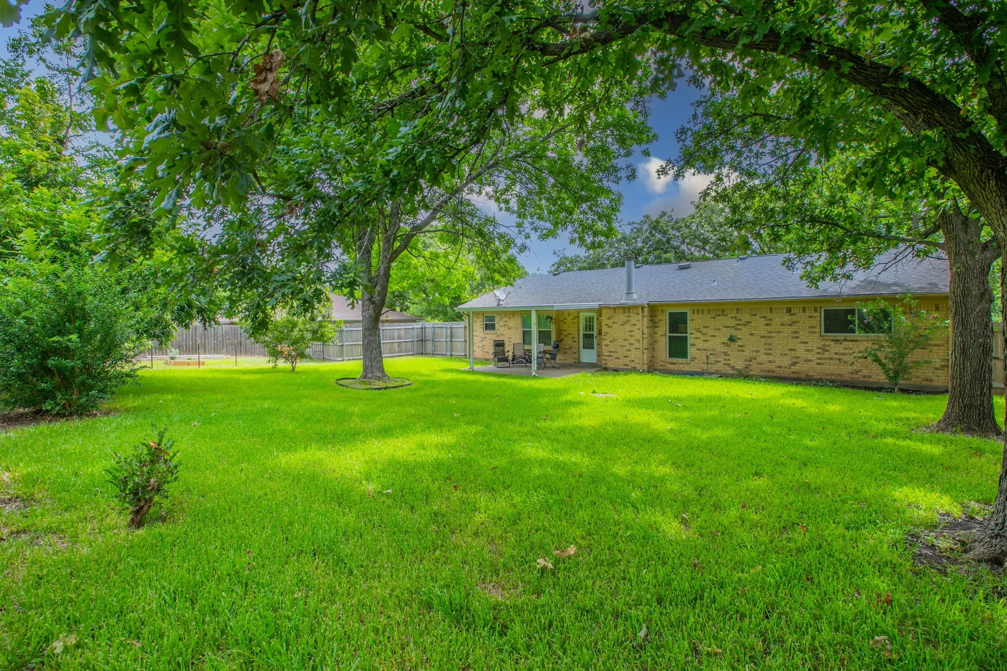 Single Family Residence For Sale in Mc Lennan County , 1057 Radisson Drive, Hewitt, Texas 76643, 3 Bedroom, 2 Bathroom, 2 Garage spaces, 1,782 Sqft, built in 1984, mls#21338583, Real Estate Agent in Hewitt, Homes For Sale in Mc Lennan county, Homes For Sale in Hewitt, Realtor in Hewitt Texas, Real Estate Brokerage Independent Realty Texas, Luminita Cordes Realtor