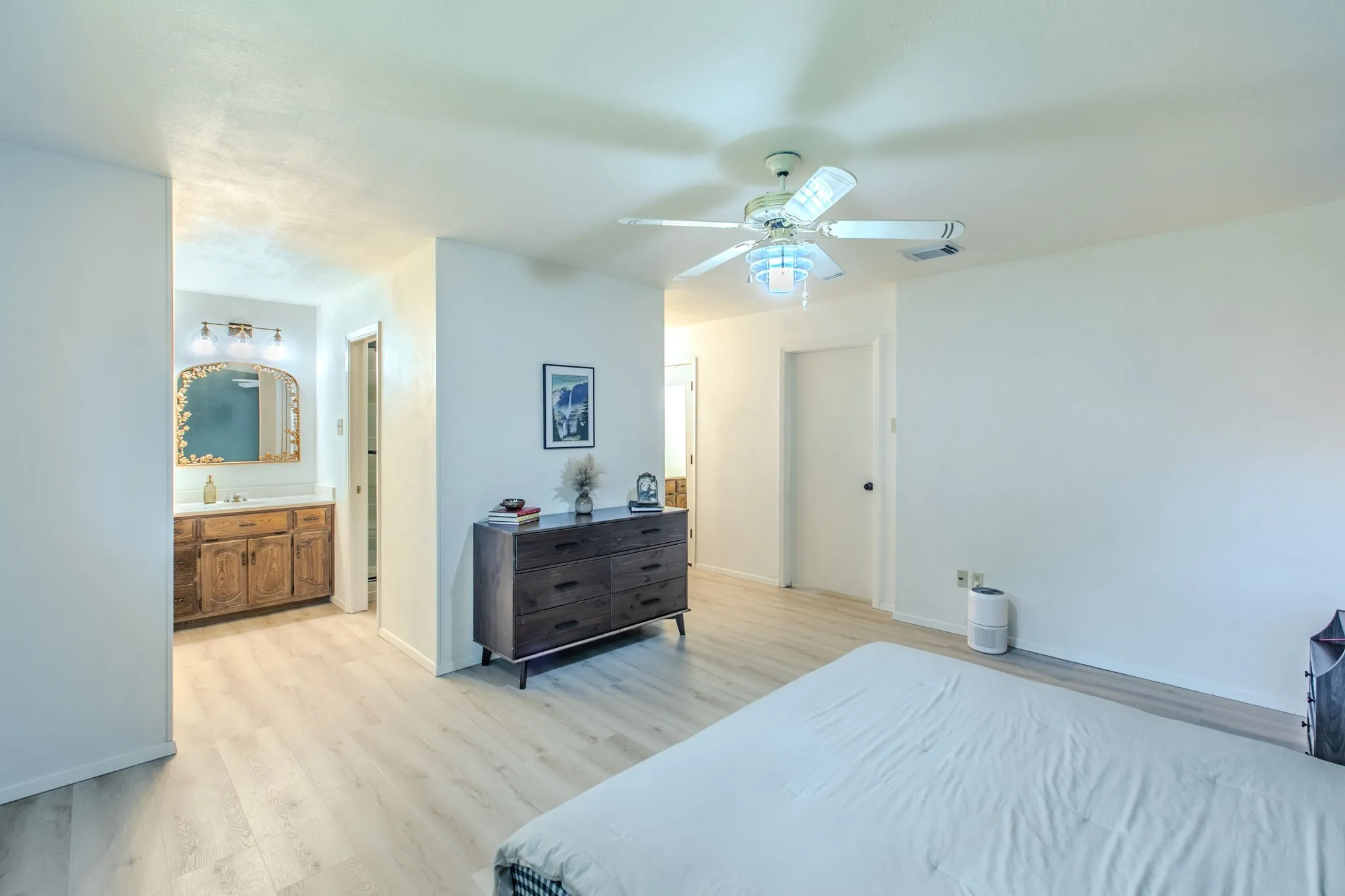 Single Family Residence For Sale in Mc Lennan County , 1057 Radisson Drive, Hewitt, Texas 76643, 3 Bedroom, 2 Bathroom, 2 Garage spaces, 1,782 Sqft, built in 1984, mls#21338583, Real Estate Agent in Hewitt, Homes For Sale in Mc Lennan county, Homes For Sale in Hewitt, Realtor in Hewitt Texas, Real Estate Brokerage Independent Realty Texas, Luminita Cordes Realtor