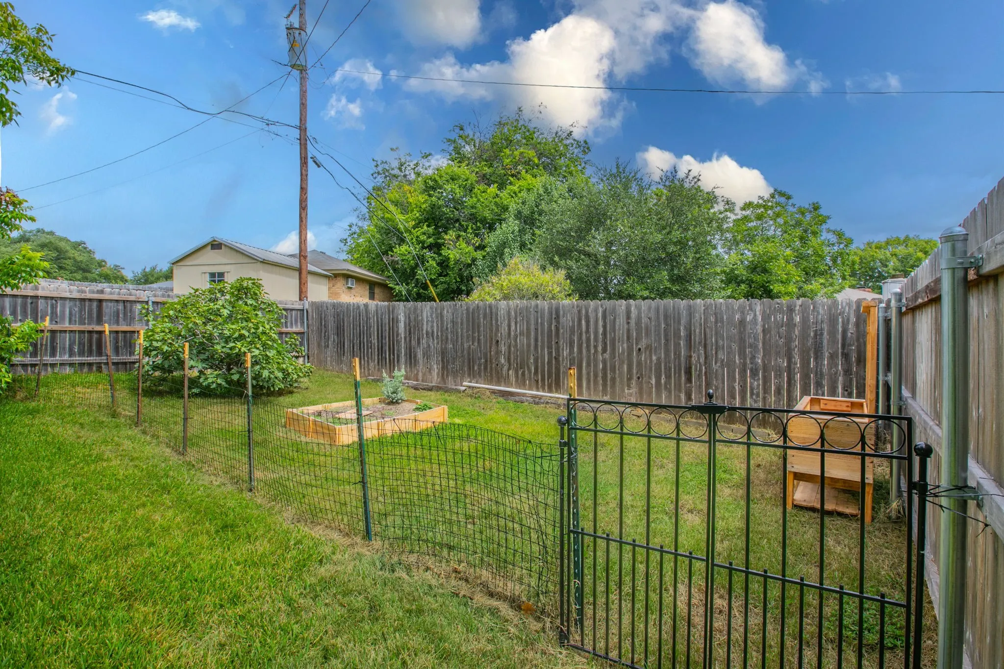 Single Family Residence For Sale in Mc Lennan County , 1057 Radisson Drive, Hewitt, Texas 76643, 3 Bedroom, 2 Bathroom, 2 Garage spaces, 1,782 Sqft, built in 1984, mls#21338583, Real Estate Agent in Hewitt, Homes For Sale in Mc Lennan county, Homes For Sale in Hewitt, Realtor in Hewitt Texas, Real Estate Brokerage Independent Realty Texas, Luminita Cordes Realtor