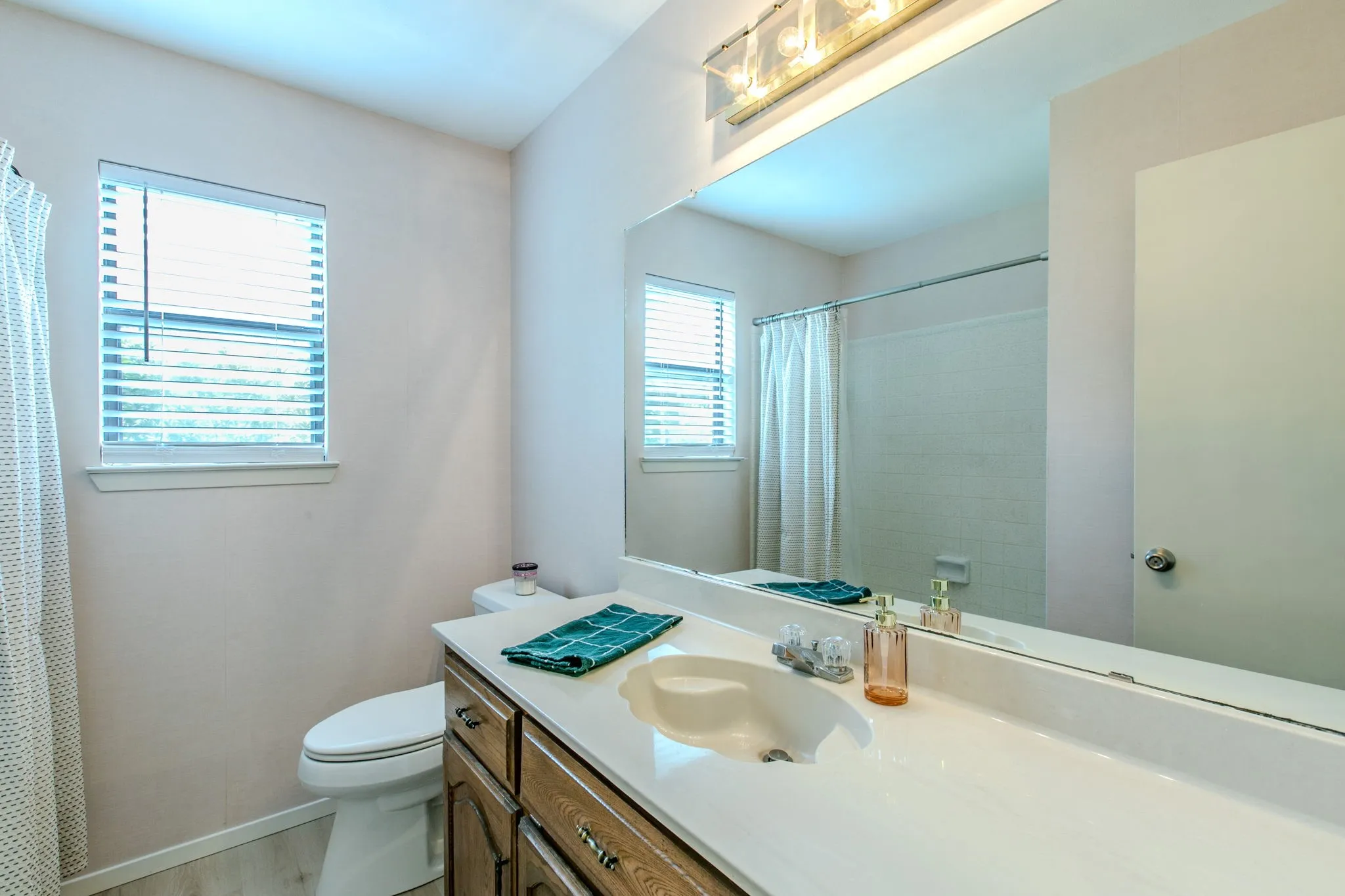 Single Family Residence For Sale in Mc Lennan County , 1057 Radisson Drive, Hewitt, Texas 76643, 3 Bedroom, 2 Bathroom, 2 Garage spaces, 1,782 Sqft, built in 1984, mls#21338583, Real Estate Agent in Hewitt, Homes For Sale in Mc Lennan county, Homes For Sale in Hewitt, Realtor in Hewitt Texas, Real Estate Brokerage Independent Realty Texas, Luminita Cordes Realtor