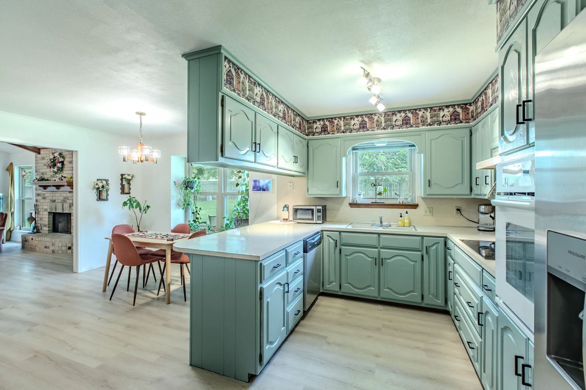 Single Family Residence For Sale in Mc Lennan County , 1057 Radisson Drive, Hewitt, Texas 76643, 3 Bedroom, 2 Bathroom, 2 Garage spaces, 1,782 Sqft, built in 1984, mls#21338583, Real Estate Agent in Hewitt, Homes For Sale in Mc Lennan county, Homes For Sale in Hewitt, Realtor in Hewitt Texas, Real Estate Brokerage Independent Realty Texas, Luminita Cordes Realtor