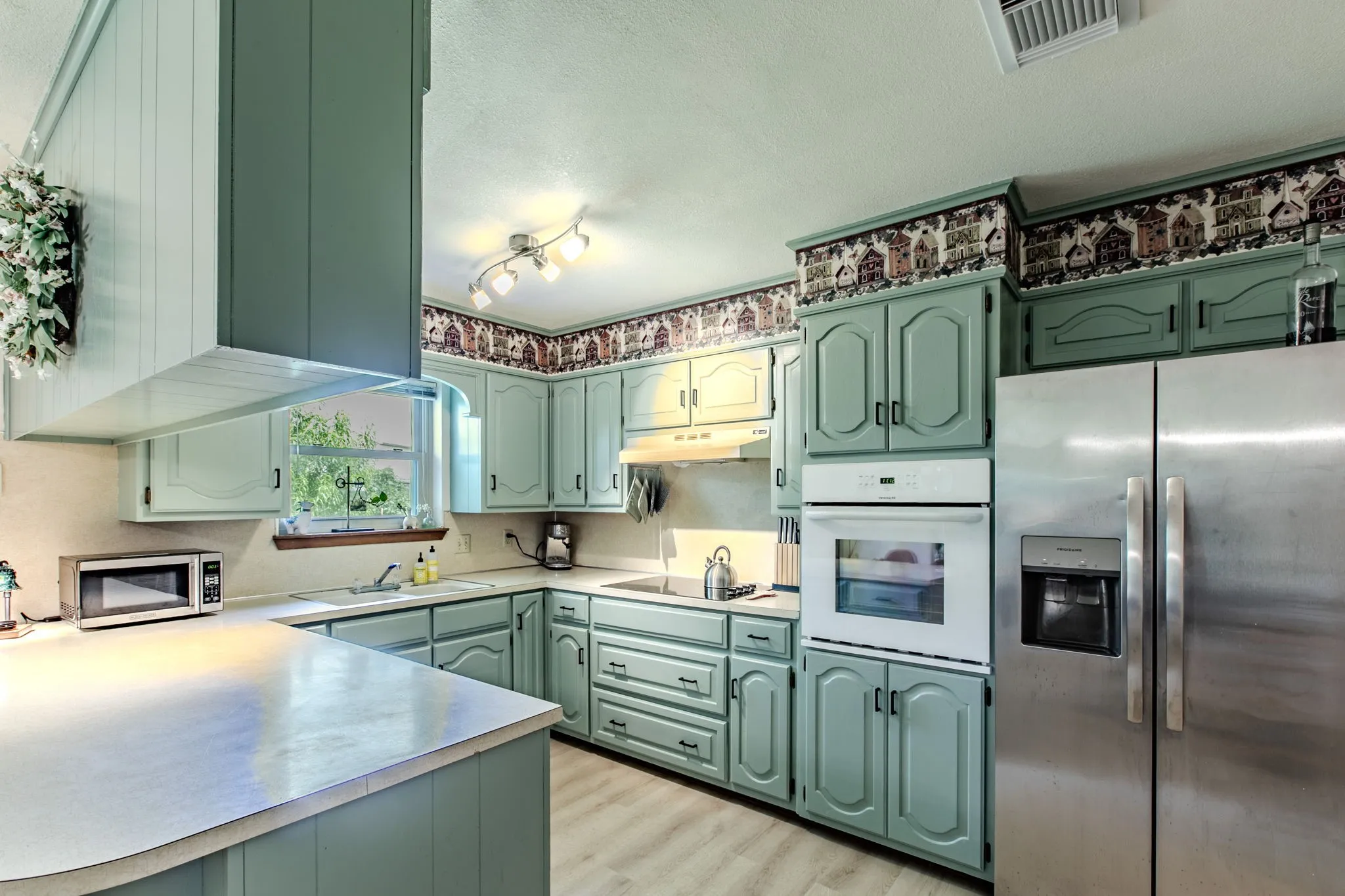 Single Family Residence For Sale in Mc Lennan County , 1057 Radisson Drive, Hewitt, Texas 76643, 3 Bedroom, 2 Bathroom, 2 Garage spaces, 1,782 Sqft, built in 1984, mls#21338583, Real Estate Agent in Hewitt, Homes For Sale in Mc Lennan county, Homes For Sale in Hewitt, Realtor in Hewitt Texas, Real Estate Brokerage Independent Realty Texas, Luminita Cordes Realtor