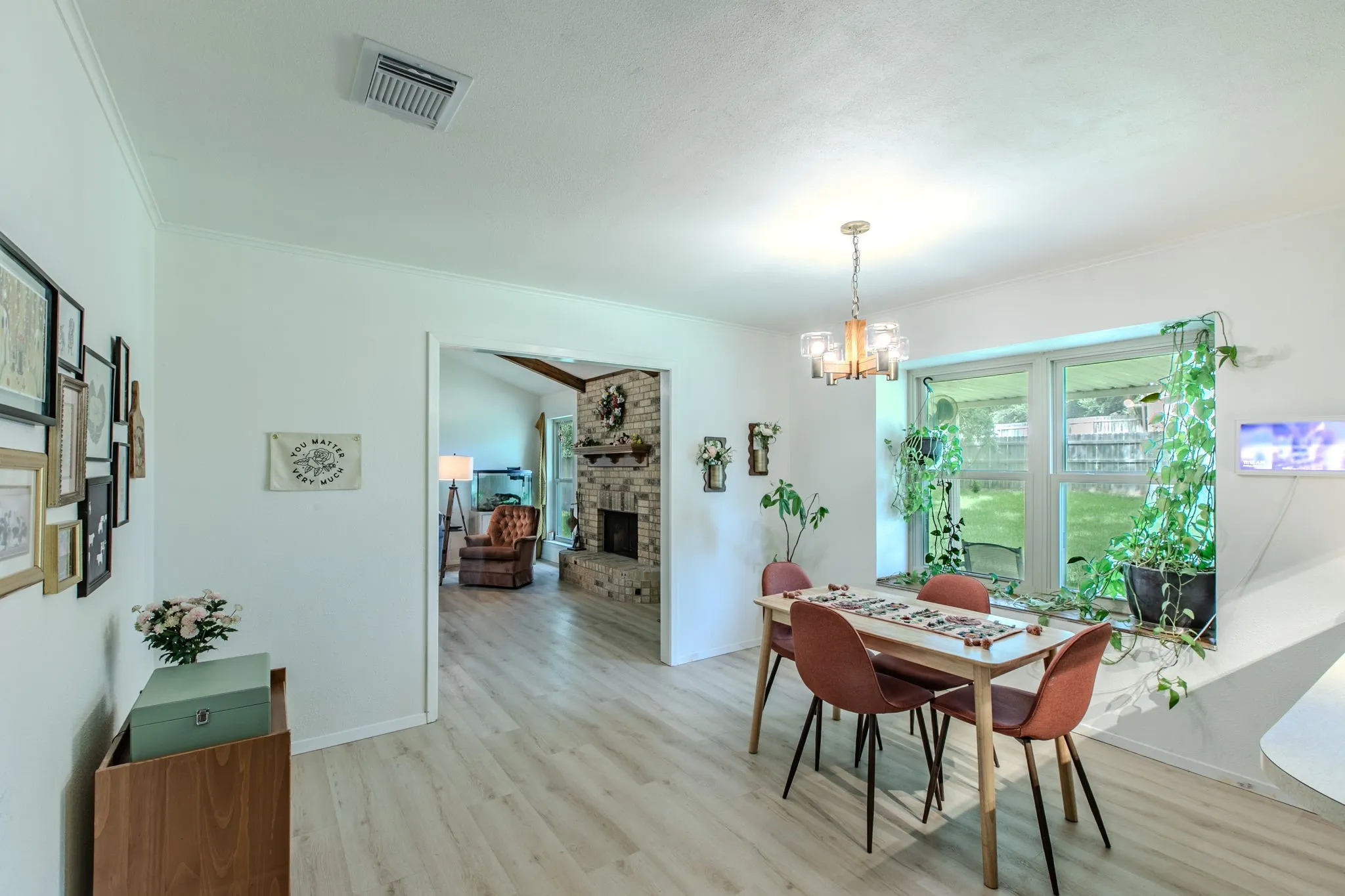 Single Family Residence For Sale in Mc Lennan County , 1057 Radisson Drive, Hewitt, Texas 76643, 3 Bedroom, 2 Bathroom, 2 Garage spaces, 1,782 Sqft, built in 1984, mls#21338583, Real Estate Agent in Hewitt, Homes For Sale in Mc Lennan county, Homes For Sale in Hewitt, Realtor in Hewitt Texas, Real Estate Brokerage Independent Realty Texas, Luminita Cordes Realtor