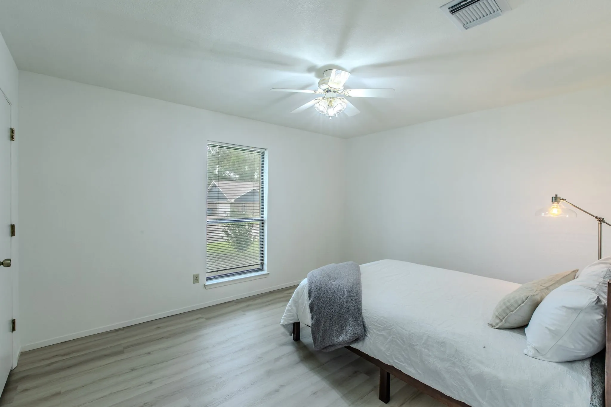 Single Family Residence For Sale in Mc Lennan County , 1057 Radisson Drive, Hewitt, Texas 76643, 3 Bedroom, 2 Bathroom, 2 Garage spaces, 1,782 Sqft, built in 1984, mls#21338583, Real Estate Agent in Hewitt, Homes For Sale in Mc Lennan county, Homes For Sale in Hewitt, Realtor in Hewitt Texas, Real Estate Brokerage Independent Realty Texas, Luminita Cordes Realtor