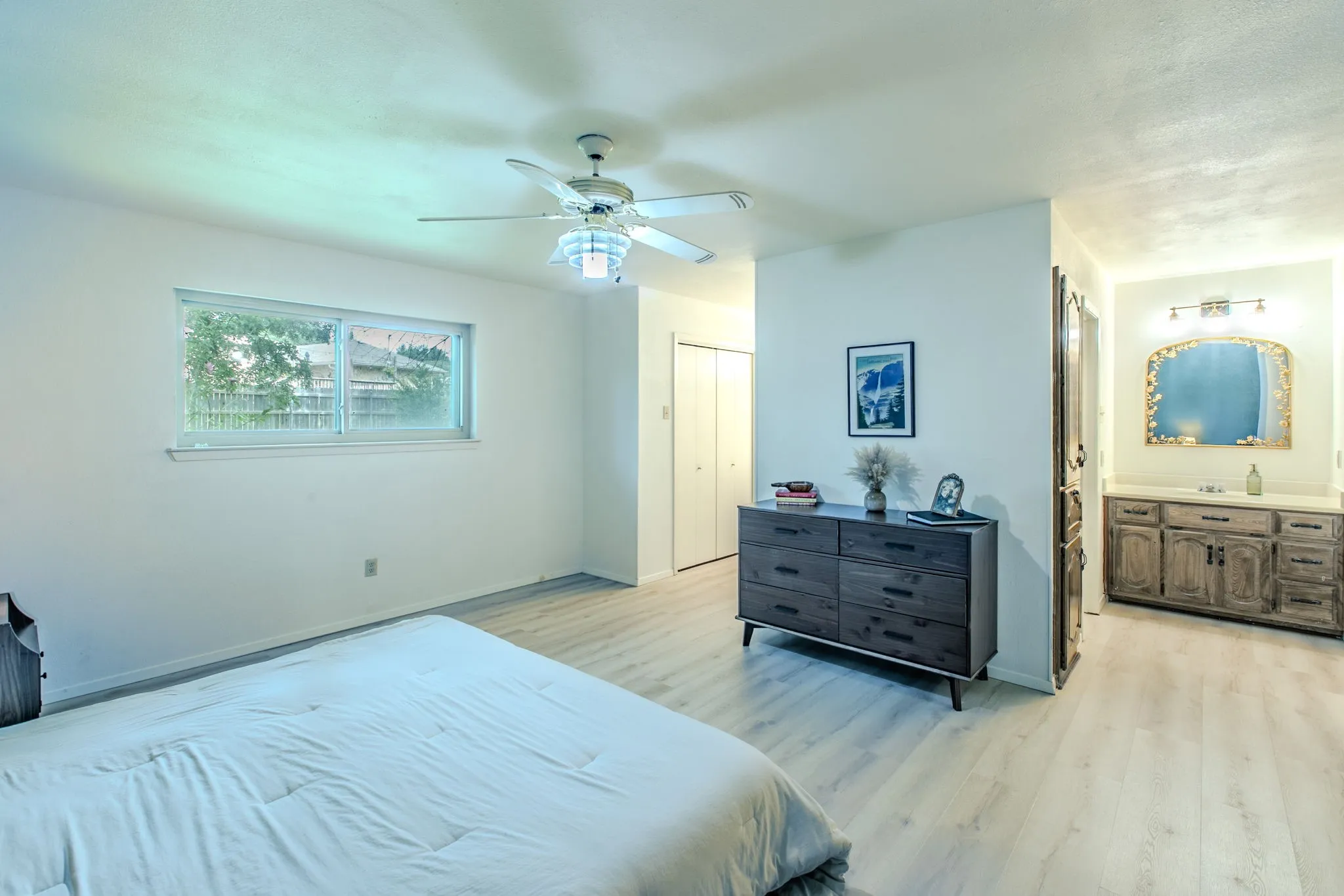 Single Family Residence For Sale in Mc Lennan County , 1057 Radisson Drive, Hewitt, Texas 76643, 3 Bedroom, 2 Bathroom, 2 Garage spaces, 1,782 Sqft, built in 1984, mls#21338583, Real Estate Agent in Hewitt, Homes For Sale in Mc Lennan county, Homes For Sale in Hewitt, Realtor in Hewitt Texas, Real Estate Brokerage Independent Realty Texas, Luminita Cordes Realtor