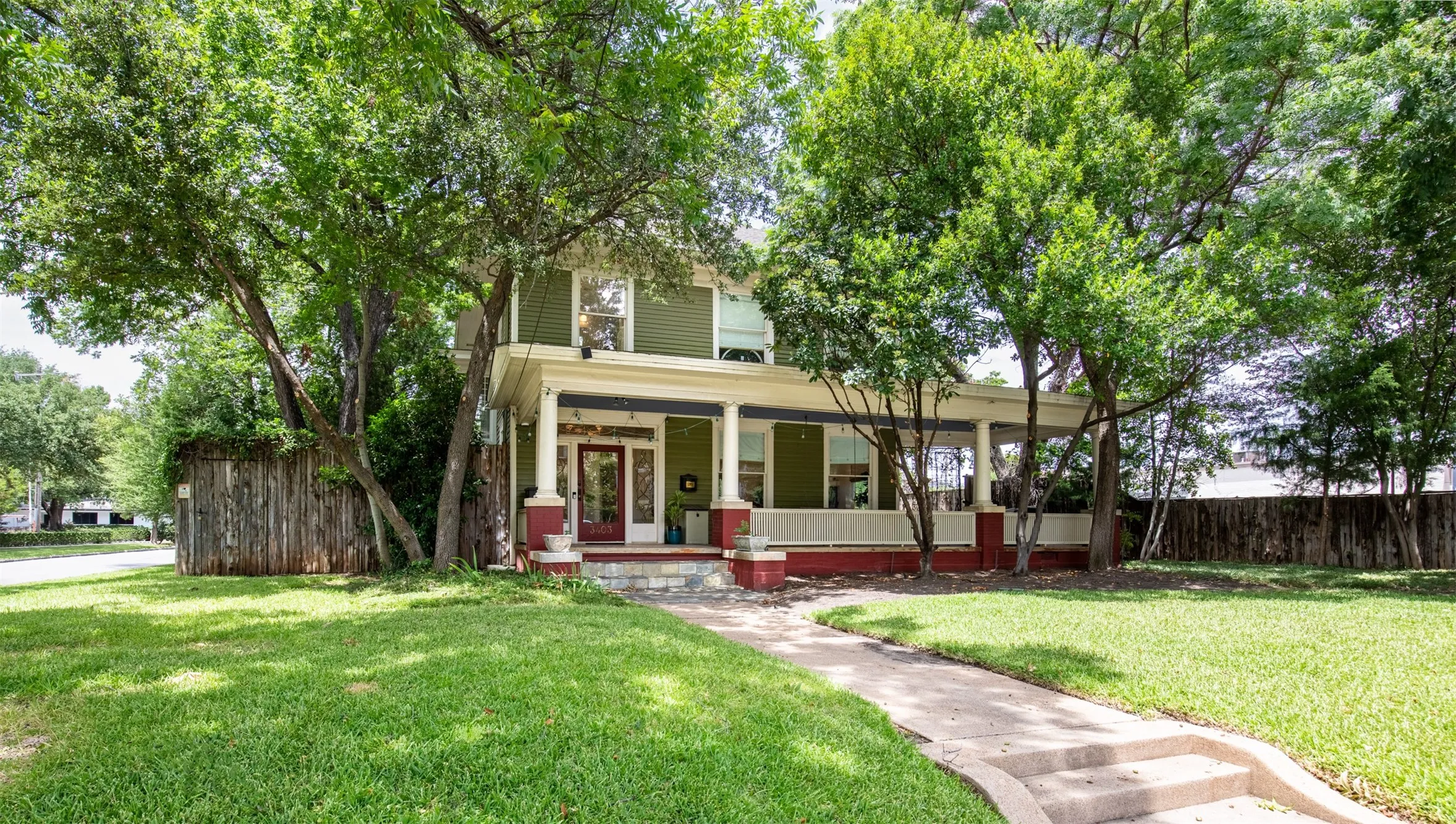 Single Family Residence For Sale in Dallas County , 3403 Knight Street, Dallas, Texas 75219, 3 Bedroom, 2 Bathroom, Garage spaces, 2,460 Sqft, built in 1914, mls#21337741, Real Estate Agent in Dallas, Homes For Sale in Dallas county, Homes For Sale in Dallas, Realtor in Dallas Texas, Real Estate Brokerage Independent Realty Texas, Luminita Cordes Realtor