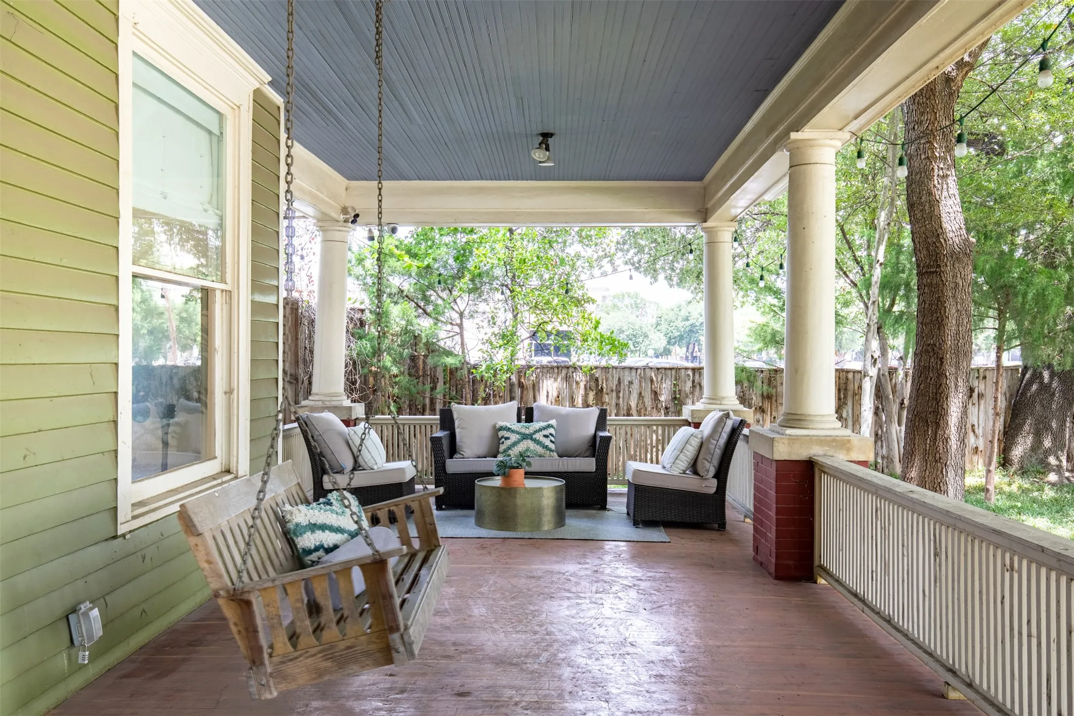 Single Family Residence For Sale in Dallas County , 3403 Knight Street, Dallas, Texas 75219, 3 Bedroom, 2 Bathroom, Garage spaces, 2,460 Sqft, built in 1914, mls#21337741, Real Estate Agent in Dallas, Homes For Sale in Dallas county, Homes For Sale in Dallas, Realtor in Dallas Texas, Real Estate Brokerage Independent Realty Texas, Luminita Cordes Realtor