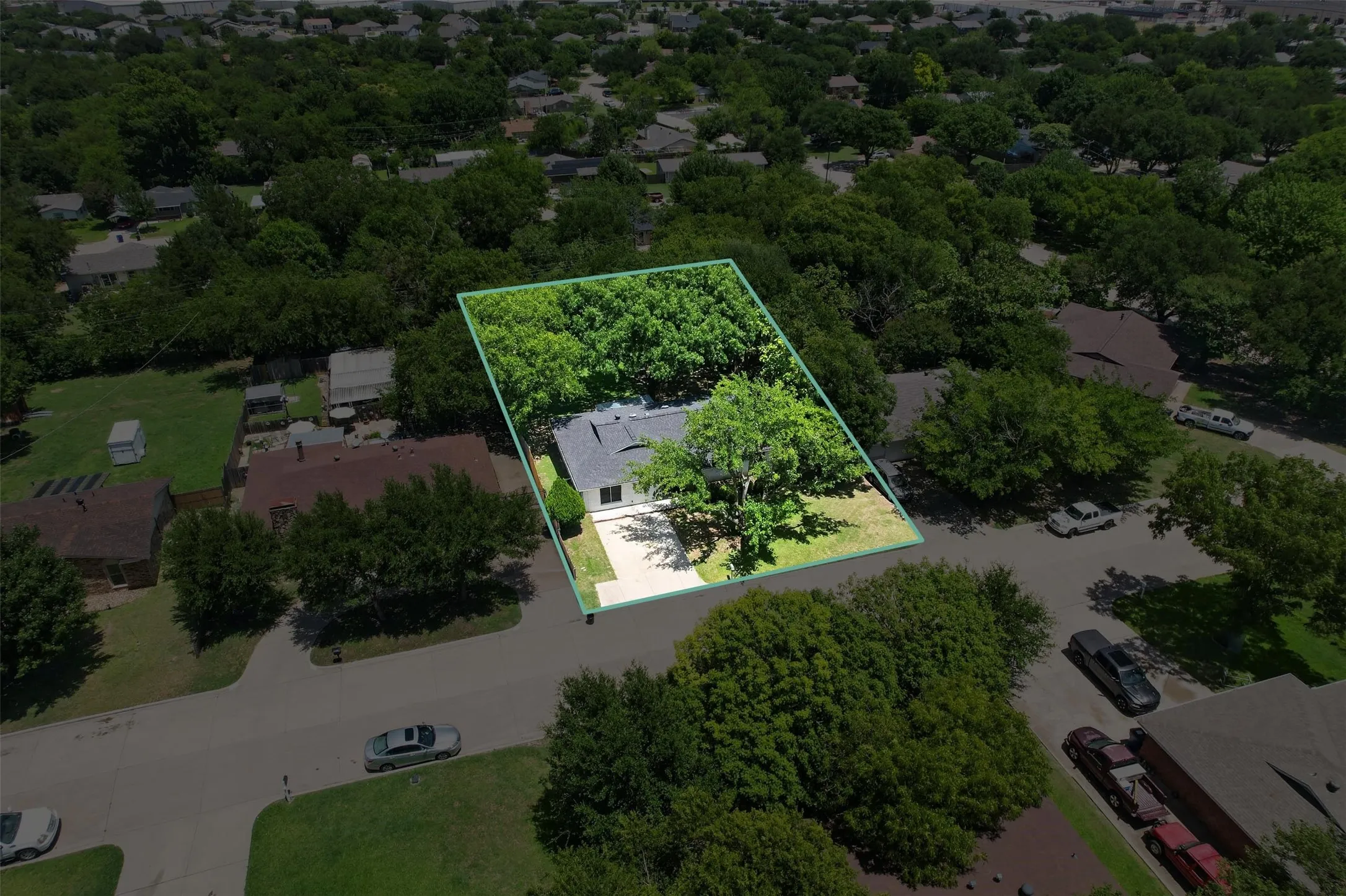 Single Family Residence For Sale in Tarrant County , 423 Mckown Drive, Mansfield, Texas 76063, 4 Bedroom, 2 Bathroom, 2 Garage spaces, 1,628 Sqft, built in 1960, Price $220,000, mls#21340361, Real Estate Agent in Mansfield, Homes For Sale in Tarrant county, Homes For Sale in Mansfield, Realtor in Mansfield Texas, Real Estate Brokerage Independent Realty Texas, Luminita Cordes Realtor