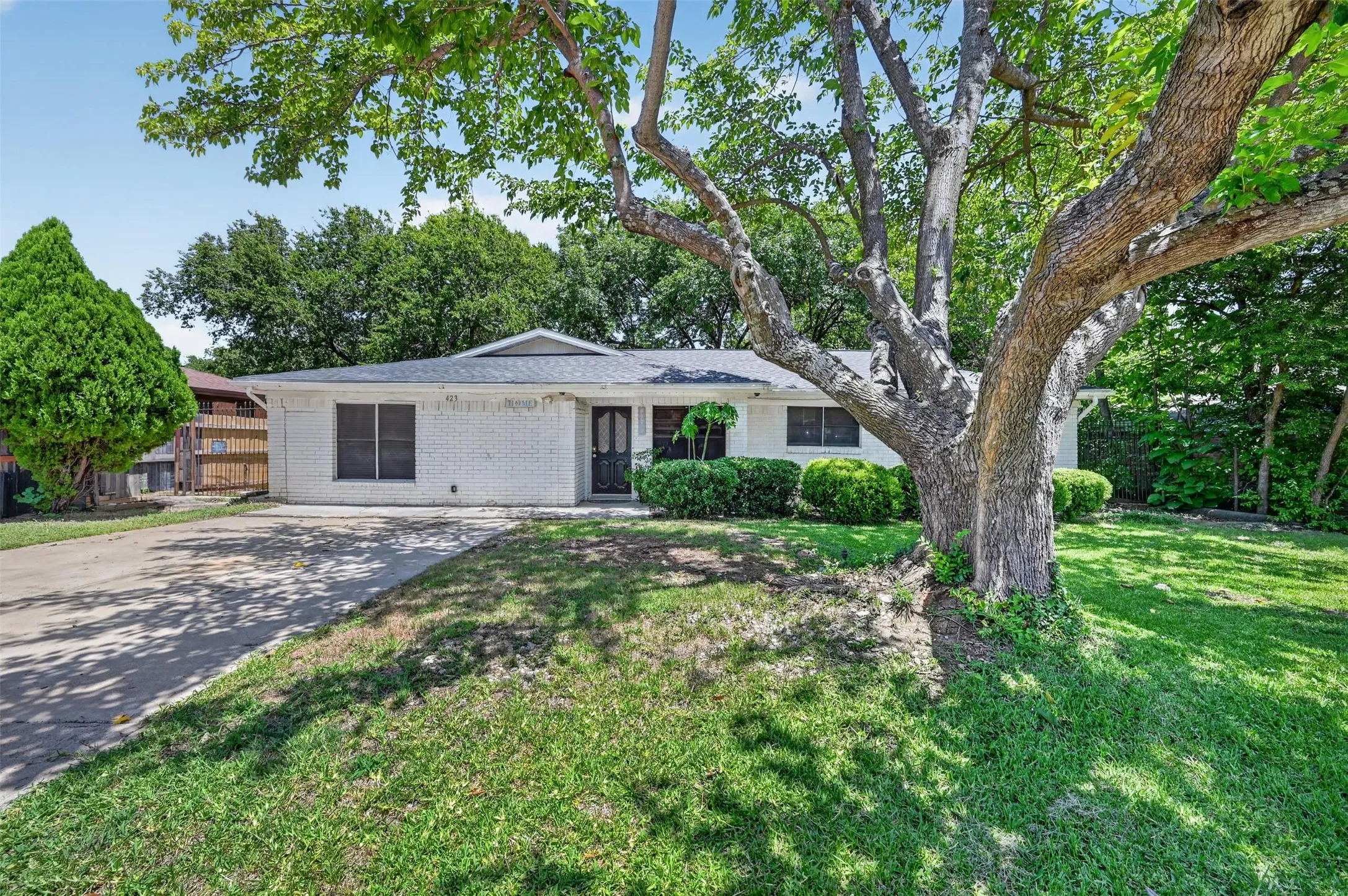Single Family Residence For Sale in Tarrant County , 423 Mckown Drive, Mansfield, Texas 76063, 4 Bedroom, 2 Bathroom, 2 Garage spaces, 1,628 Sqft, built in 1960, Price $220,000, mls#21340361, Real Estate Agent in Mansfield, Homes For Sale in Tarrant county, Homes For Sale in Mansfield, Realtor in Mansfield Texas, Real Estate Brokerage Independent Realty Texas, Luminita Cordes Realtor