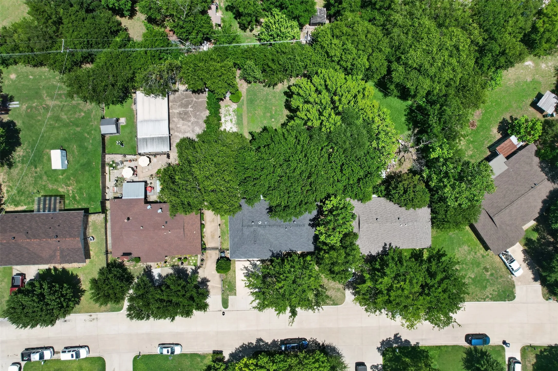 Single Family Residence For Sale in Tarrant County , 423 Mckown Drive, Mansfield, Texas 76063, 4 Bedroom, 2 Bathroom, 2 Garage spaces, 1,628 Sqft, built in 1960, Price $220,000, mls#21340361, Real Estate Agent in Mansfield, Homes For Sale in Tarrant county, Homes For Sale in Mansfield, Realtor in Mansfield Texas, Real Estate Brokerage Independent Realty Texas, Luminita Cordes Realtor