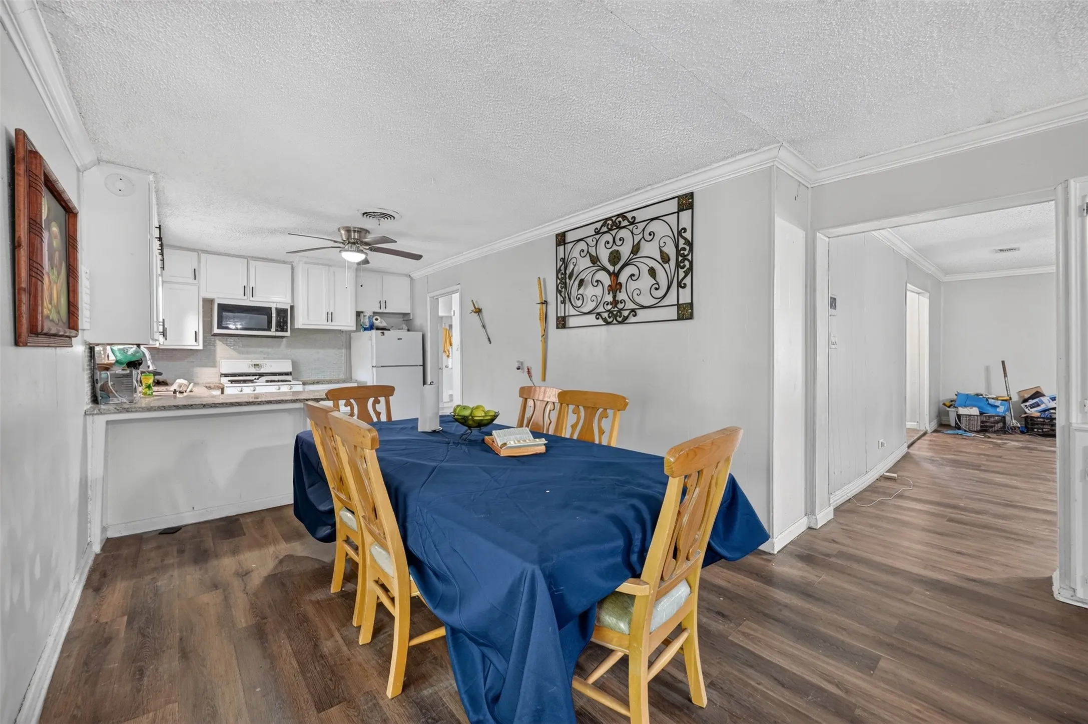 Single Family Residence For Sale in Tarrant County , 423 Mckown Drive, Mansfield, Texas 76063, 4 Bedroom, 2 Bathroom, 2 Garage spaces, 1,628 Sqft, built in 1960, Price $220,000, mls#21340361, Real Estate Agent in Mansfield, Homes For Sale in Tarrant county, Homes For Sale in Mansfield, Realtor in Mansfield Texas, Real Estate Brokerage Independent Realty Texas, Luminita Cordes Realtor