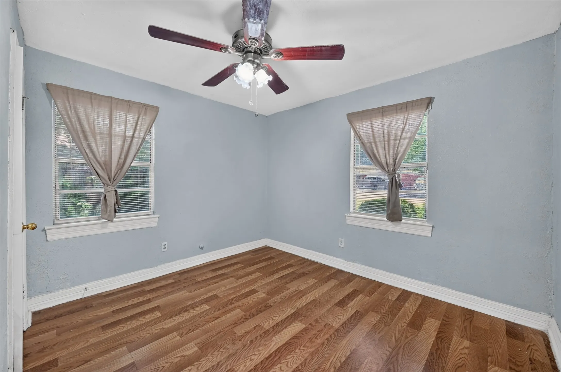 Single Family Residence For Sale in Tarrant County , 423 Mckown Drive, Mansfield, Texas 76063, 4 Bedroom, 2 Bathroom, 2 Garage spaces, 1,628 Sqft, built in 1960, Price $220,000, mls#21340361, Real Estate Agent in Mansfield, Homes For Sale in Tarrant county, Homes For Sale in Mansfield, Realtor in Mansfield Texas, Real Estate Brokerage Independent Realty Texas, Luminita Cordes Realtor