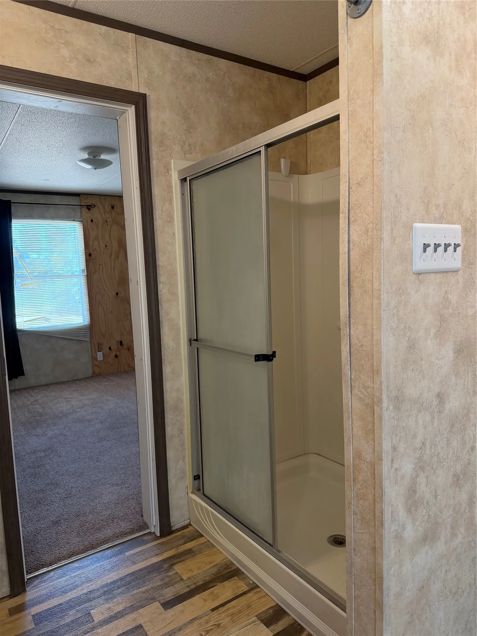 Frosted glass shower enclosure with sliding door, featuring a white basin and​​‌​​​​‌​​‌‌​‌‌​​​‌‌​‌​‌​‌​​​‌​​ surround