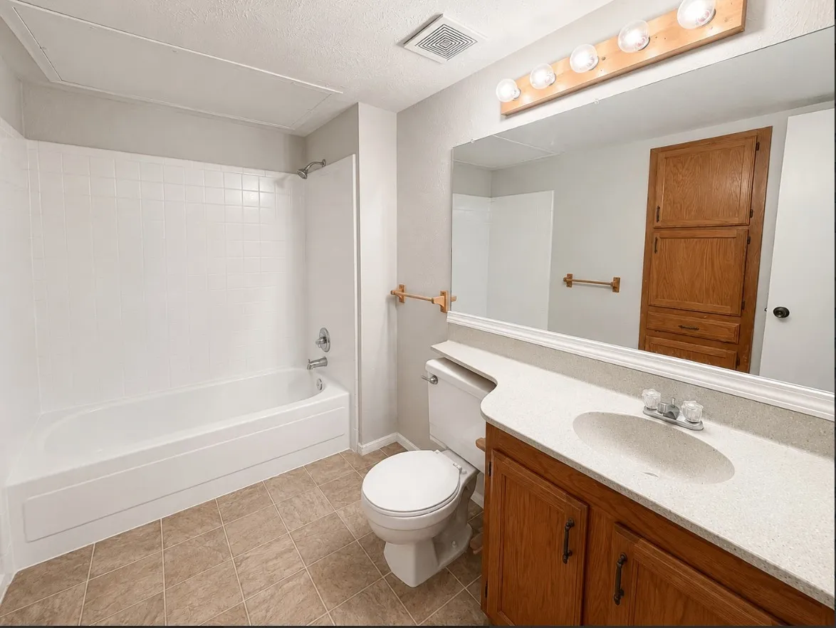 Single Family Residence For Rent in Tarrant County , 3824 Hackberry Lane, Bedford, Texas 76021, 3 Bedroom, 2 Bathroom, 2 Garage spaces, 1,691 Sqft, built in 1981, mls#21341265, Real Estate Agent in Bedford, Homes For Rent in Tarrant county, Homes For Rent in Bedford, Realtor in Bedford Texas, Real Estate Brokerage Independent Realty Texas, Luminita Cordes Realtor