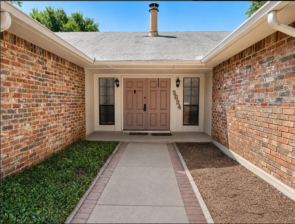 Single Family Residence For Rent in Tarrant County , 3824 Hackberry Lane, Bedford, Texas 76021, 3 Bedroom, 2 Bathroom, 2 Garage spaces, 1,691 Sqft, built in 1981, mls#21341265, Real Estate Agent in Bedford, Homes For Rent in Tarrant county, Homes For Rent in Bedford, Realtor in Bedford Texas, Real Estate Brokerage Independent Realty Texas, Luminita Cordes Realtor