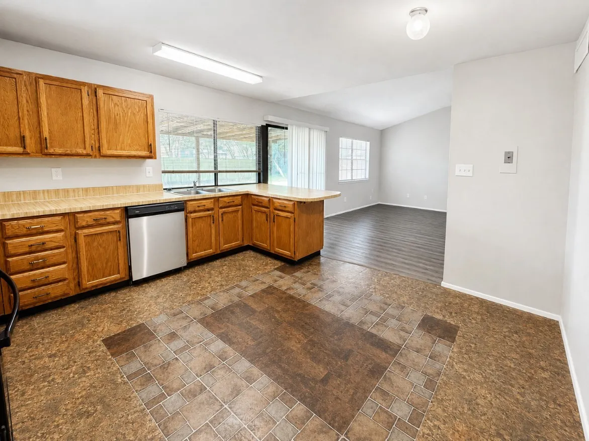 Single Family Residence For Rent in Tarrant County , 3824 Hackberry Lane, Bedford, Texas 76021, 3 Bedroom, 2 Bathroom, 2 Garage spaces, 1,691 Sqft, built in 1981, mls#21341265, Real Estate Agent in Bedford, Homes For Rent in Tarrant county, Homes For Rent in Bedford, Realtor in Bedford Texas, Real Estate Brokerage Independent Realty Texas, Luminita Cordes Realtor