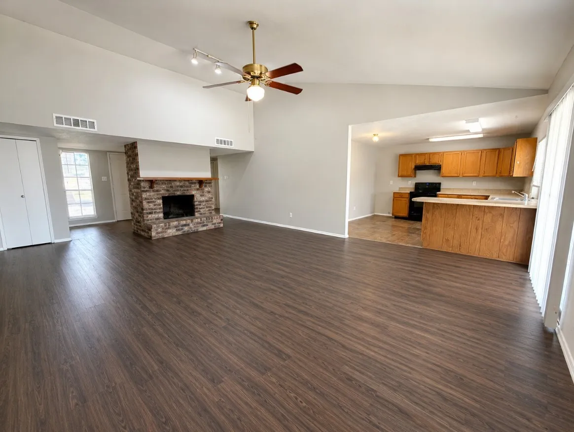 Single Family Residence For Rent in Tarrant County , 3824 Hackberry Lane, Bedford, Texas 76021, 3 Bedroom, 2 Bathroom, 2 Garage spaces, 1,691 Sqft, built in 1981, mls#21341265, Real Estate Agent in Bedford, Homes For Rent in Tarrant county, Homes For Rent in Bedford, Realtor in Bedford Texas, Real Estate Brokerage Independent Realty Texas, Luminita Cordes Realtor