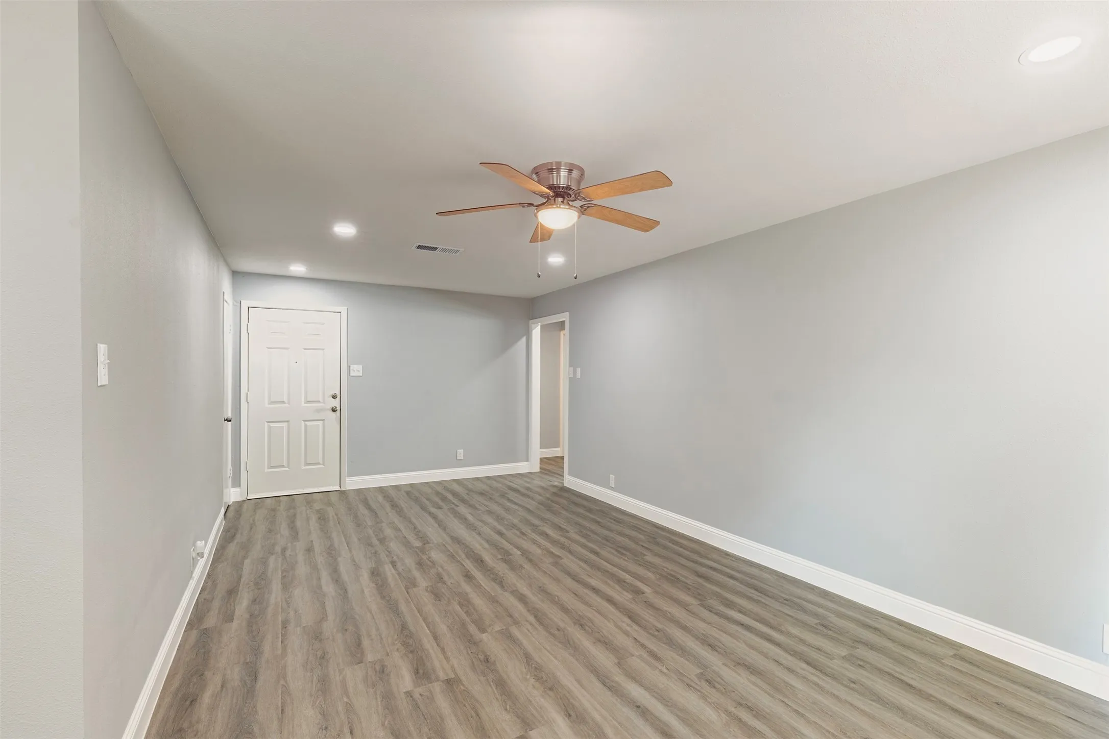 Single Family Residence For Sale in Dallas County , 11412 Small Drive, Balch Springs, Texas 75180, 3 Bedroom, 2 Bathroom, 2 Garage spaces, 1,113 Sqft, built in 1971, mls#21339703, Real Estate Agent in Balch Springs, Homes For Sale in Dallas county, Homes For Sale in Balch Springs, Realtor in Balch Springs Texas, Real Estate Brokerage Independent Realty Texas, Luminita Cordes Realtor