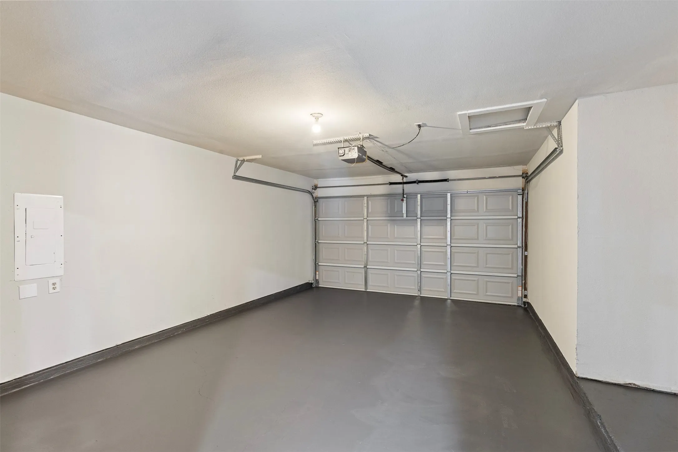 Single Family Residence For Sale in Dallas County , 11412 Small Drive, Balch Springs, Texas 75180, 3 Bedroom, 2 Bathroom, 2 Garage spaces, 1,113 Sqft, built in 1971, mls#21339703, Real Estate Agent in Balch Springs, Homes For Sale in Dallas county, Homes For Sale in Balch Springs, Realtor in Balch Springs Texas, Real Estate Brokerage Independent Realty Texas, Luminita Cordes Realtor