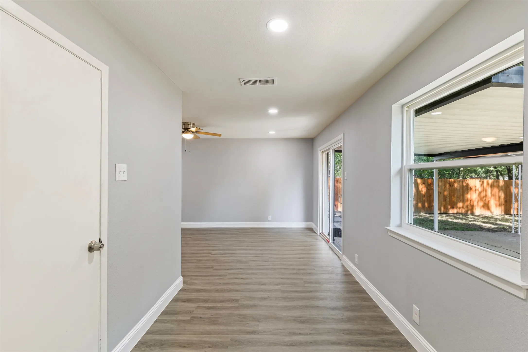 Single Family Residence For Sale in Dallas County , 11412 Small Drive, Balch Springs, Texas 75180, 3 Bedroom, 2 Bathroom, 2 Garage spaces, 1,113 Sqft, built in 1971, mls#21339703, Real Estate Agent in Balch Springs, Homes For Sale in Dallas county, Homes For Sale in Balch Springs, Realtor in Balch Springs Texas, Real Estate Brokerage Independent Realty Texas, Luminita Cordes Realtor