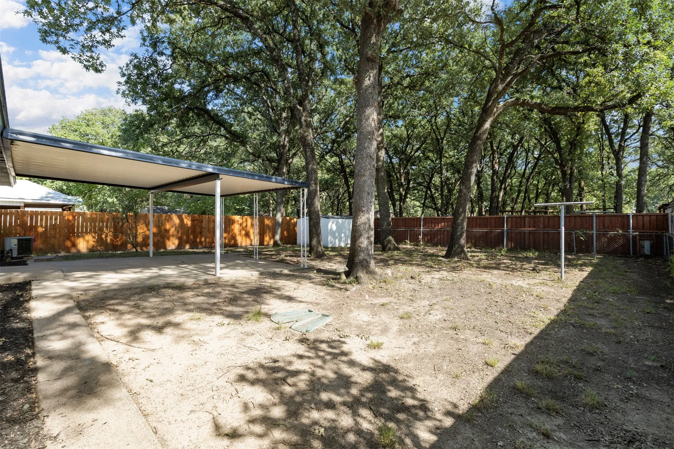 Single Family Residence For Sale in Dallas County , 11412 Small Drive, Balch Springs, Texas 75180, 3 Bedroom, 2 Bathroom, 2 Garage spaces, 1,113 Sqft, built in 1971, mls#21339703, Real Estate Agent in Balch Springs, Homes For Sale in Dallas county, Homes For Sale in Balch Springs, Realtor in Balch Springs Texas, Real Estate Brokerage Independent Realty Texas, Luminita Cordes Realtor