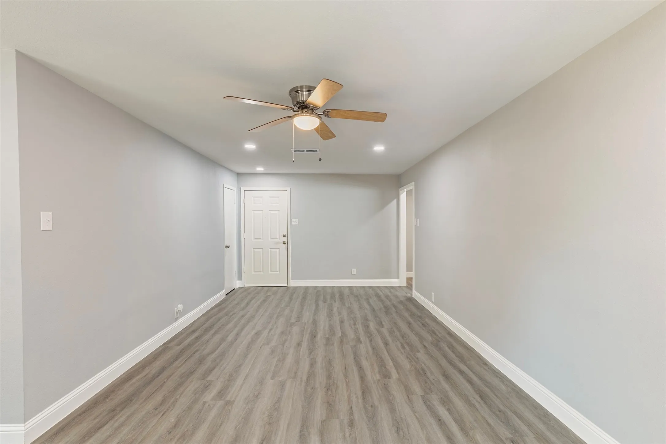 Single Family Residence For Sale in Dallas County , 11412 Small Drive, Balch Springs, Texas 75180, 3 Bedroom, 2 Bathroom, 2 Garage spaces, 1,113 Sqft, built in 1971, mls#21339703, Real Estate Agent in Balch Springs, Homes For Sale in Dallas county, Homes For Sale in Balch Springs, Realtor in Balch Springs Texas, Real Estate Brokerage Independent Realty Texas, Luminita Cordes Realtor