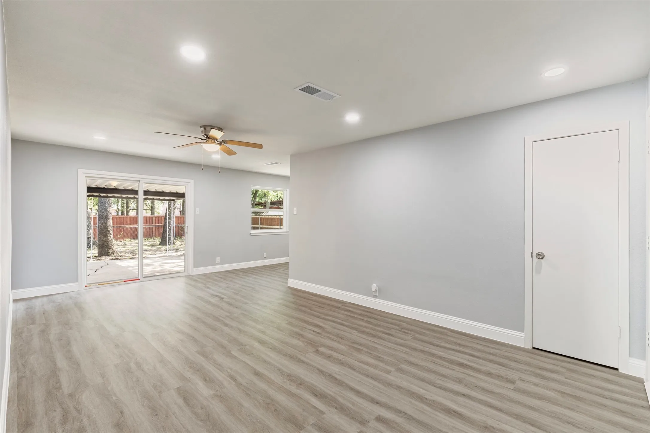 Single Family Residence For Sale in Dallas County , 11412 Small Drive, Balch Springs, Texas 75180, 3 Bedroom, 2 Bathroom, 2 Garage spaces, 1,113 Sqft, built in 1971, mls#21339703, Real Estate Agent in Balch Springs, Homes For Sale in Dallas county, Homes For Sale in Balch Springs, Realtor in Balch Springs Texas, Real Estate Brokerage Independent Realty Texas, Luminita Cordes Realtor
