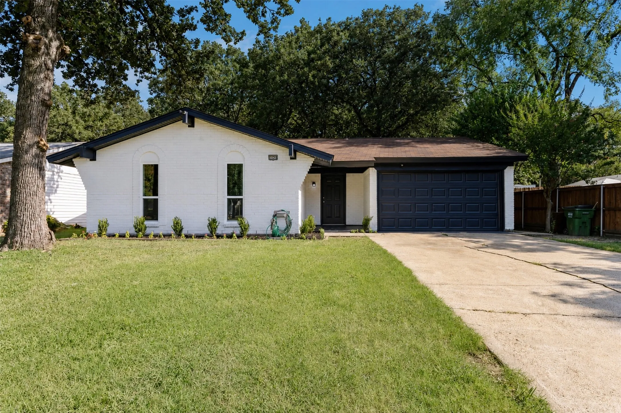 Single Family Residence For Sale in Dallas County , 11412 Small Drive, Balch Springs, Texas 75180, 3 Bedroom, 2 Bathroom, 2 Garage spaces, 1,113 Sqft, built in 1971, mls#21339703, Real Estate Agent in Balch Springs, Homes For Sale in Dallas county, Homes For Sale in Balch Springs, Realtor in Balch Springs Texas, Real Estate Brokerage Independent Realty Texas, Luminita Cordes Realtor