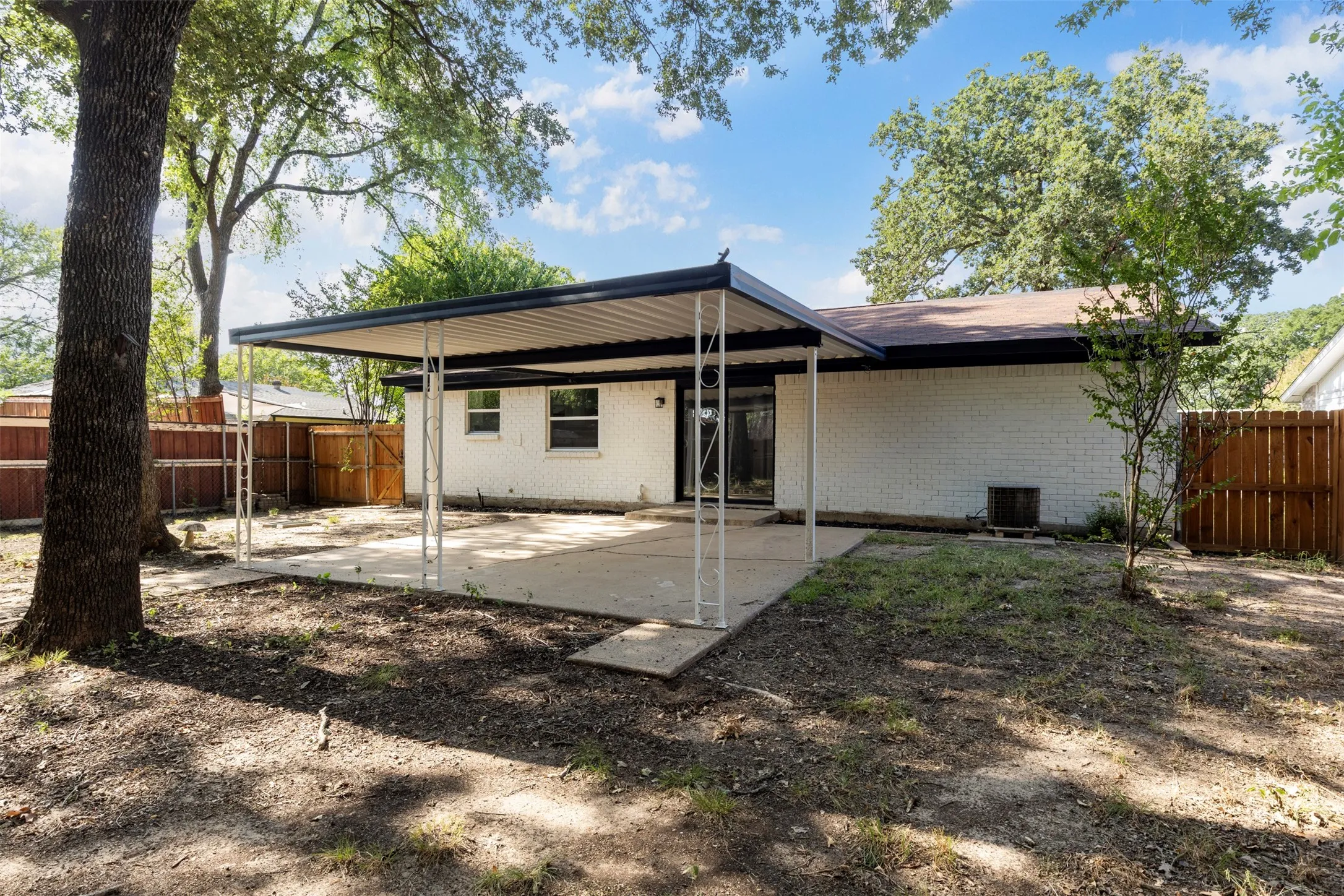 Single Family Residence For Sale in Dallas County , 11412 Small Drive, Balch Springs, Texas 75180, 3 Bedroom, 2 Bathroom, 2 Garage spaces, 1,113 Sqft, built in 1971, mls#21339703, Real Estate Agent in Balch Springs, Homes For Sale in Dallas county, Homes For Sale in Balch Springs, Realtor in Balch Springs Texas, Real Estate Brokerage Independent Realty Texas, Luminita Cordes Realtor