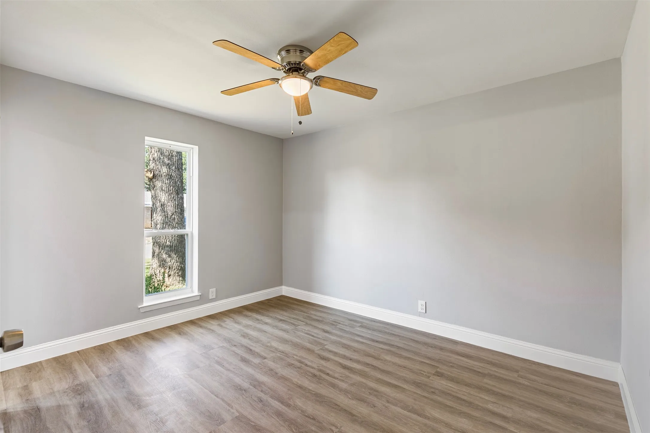 Single Family Residence For Sale in Dallas County , 11412 Small Drive, Balch Springs, Texas 75180, 3 Bedroom, 2 Bathroom, 2 Garage spaces, 1,113 Sqft, built in 1971, mls#21339703, Real Estate Agent in Balch Springs, Homes For Sale in Dallas county, Homes For Sale in Balch Springs, Realtor in Balch Springs Texas, Real Estate Brokerage Independent Realty Texas, Luminita Cordes Realtor