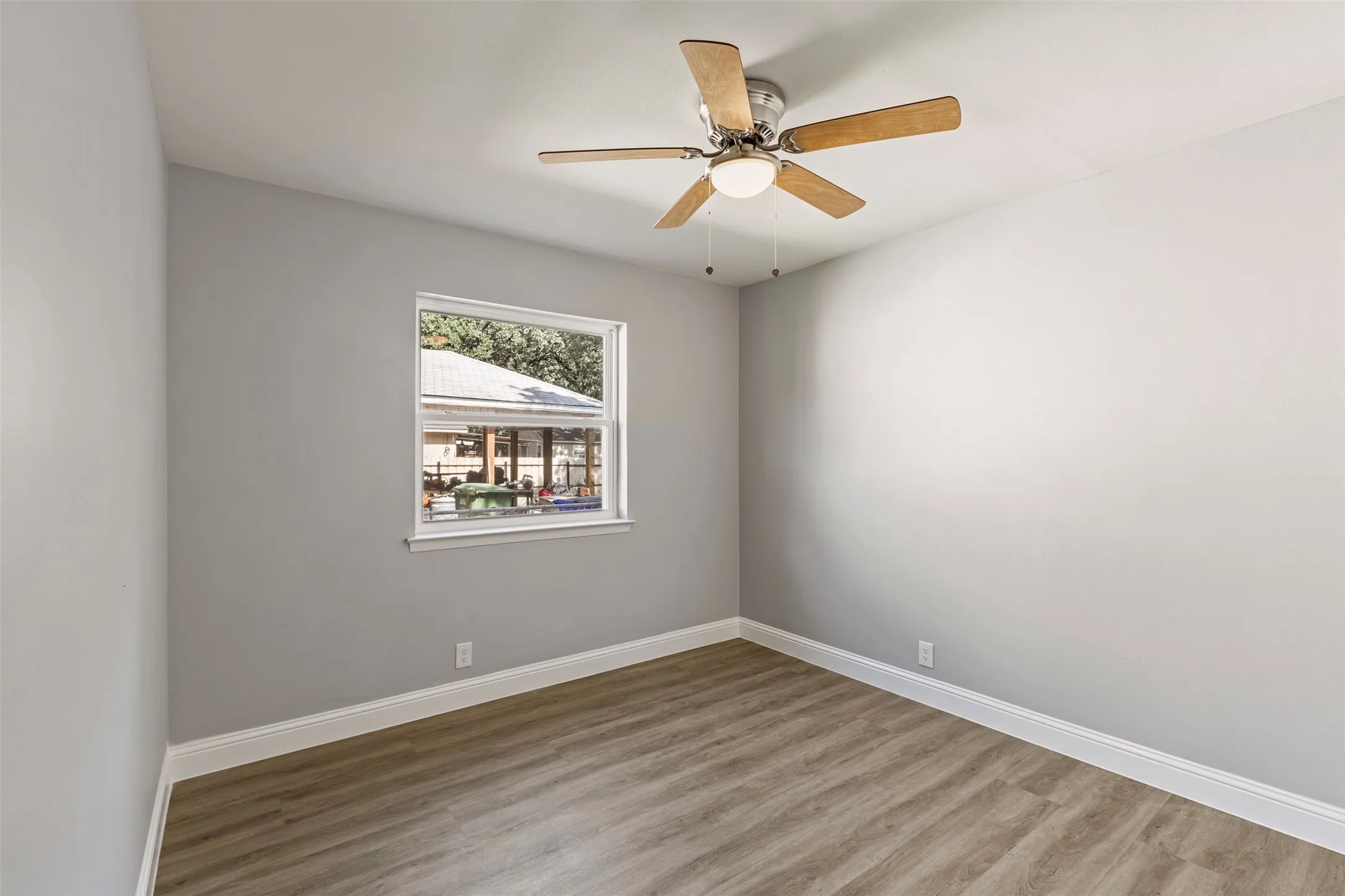 Single Family Residence For Sale in Dallas County , 11412 Small Drive, Balch Springs, Texas 75180, 3 Bedroom, 2 Bathroom, 2 Garage spaces, 1,113 Sqft, built in 1971, mls#21339703, Real Estate Agent in Balch Springs, Homes For Sale in Dallas county, Homes For Sale in Balch Springs, Realtor in Balch Springs Texas, Real Estate Brokerage Independent Realty Texas, Luminita Cordes Realtor