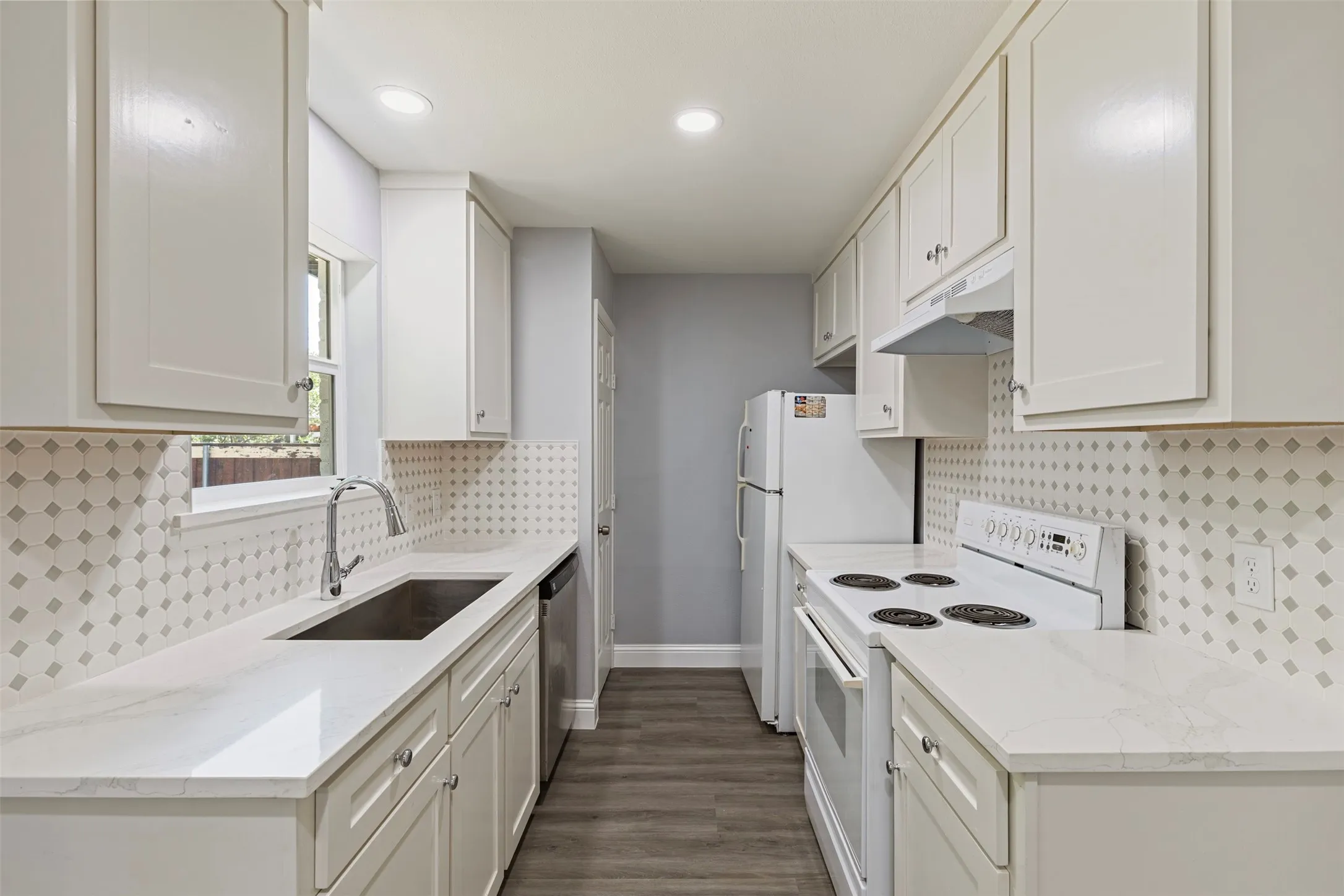 Single Family Residence For Sale in Dallas County , 11412 Small Drive, Balch Springs, Texas 75180, 3 Bedroom, 2 Bathroom, 2 Garage spaces, 1,113 Sqft, built in 1971, mls#21339703, Real Estate Agent in Balch Springs, Homes For Sale in Dallas county, Homes For Sale in Balch Springs, Realtor in Balch Springs Texas, Real Estate Brokerage Independent Realty Texas, Luminita Cordes Realtor
